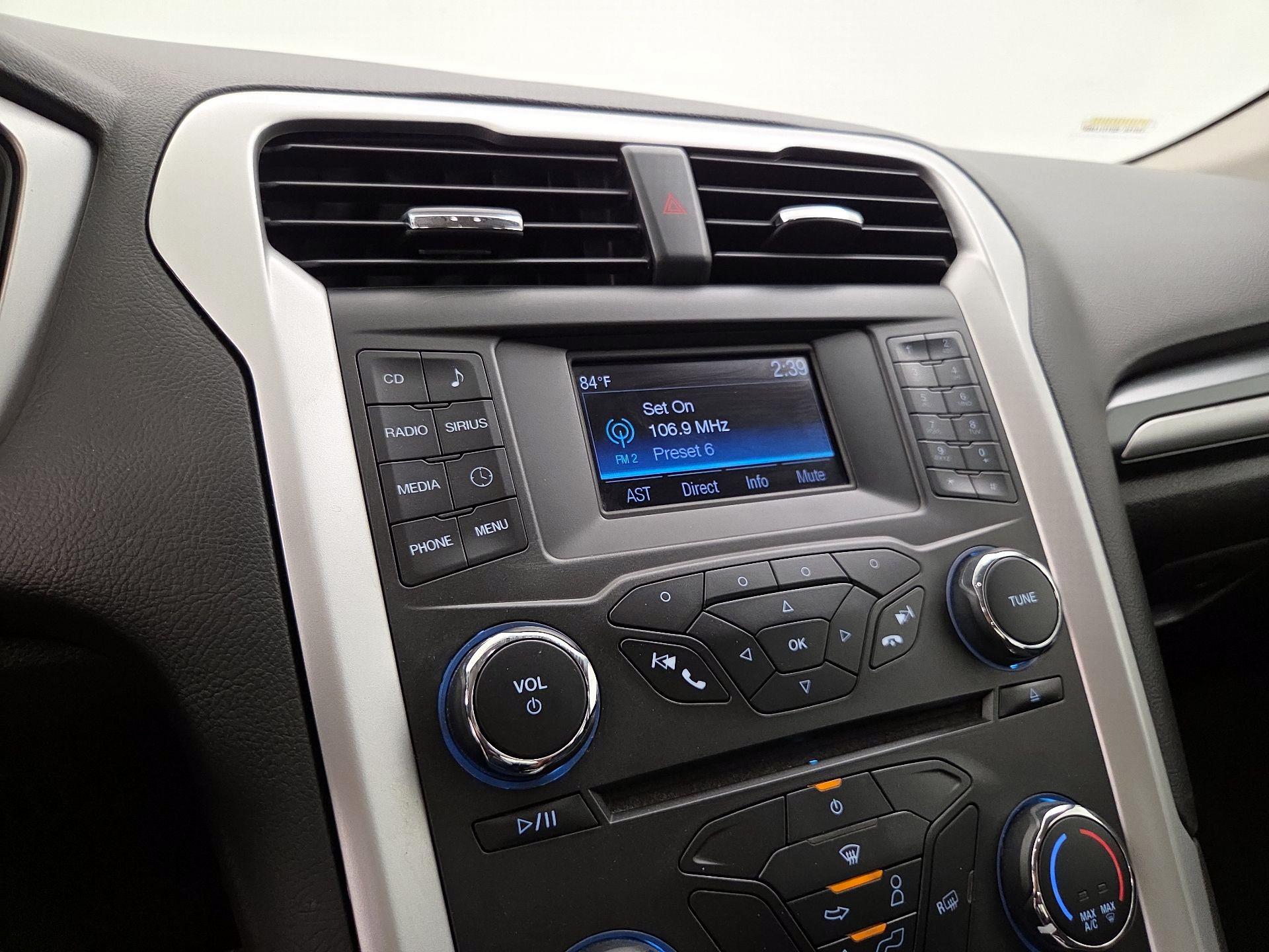 Thumbnail: 2015 Ford Fusion - 15