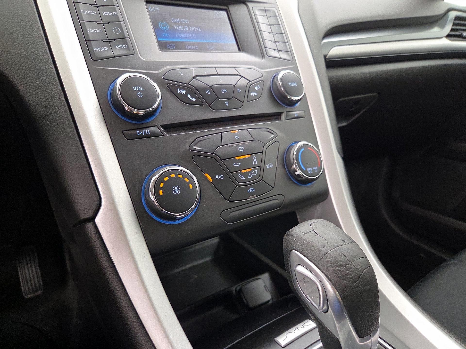 Thumbnail: 2015 Ford Fusion - 16
