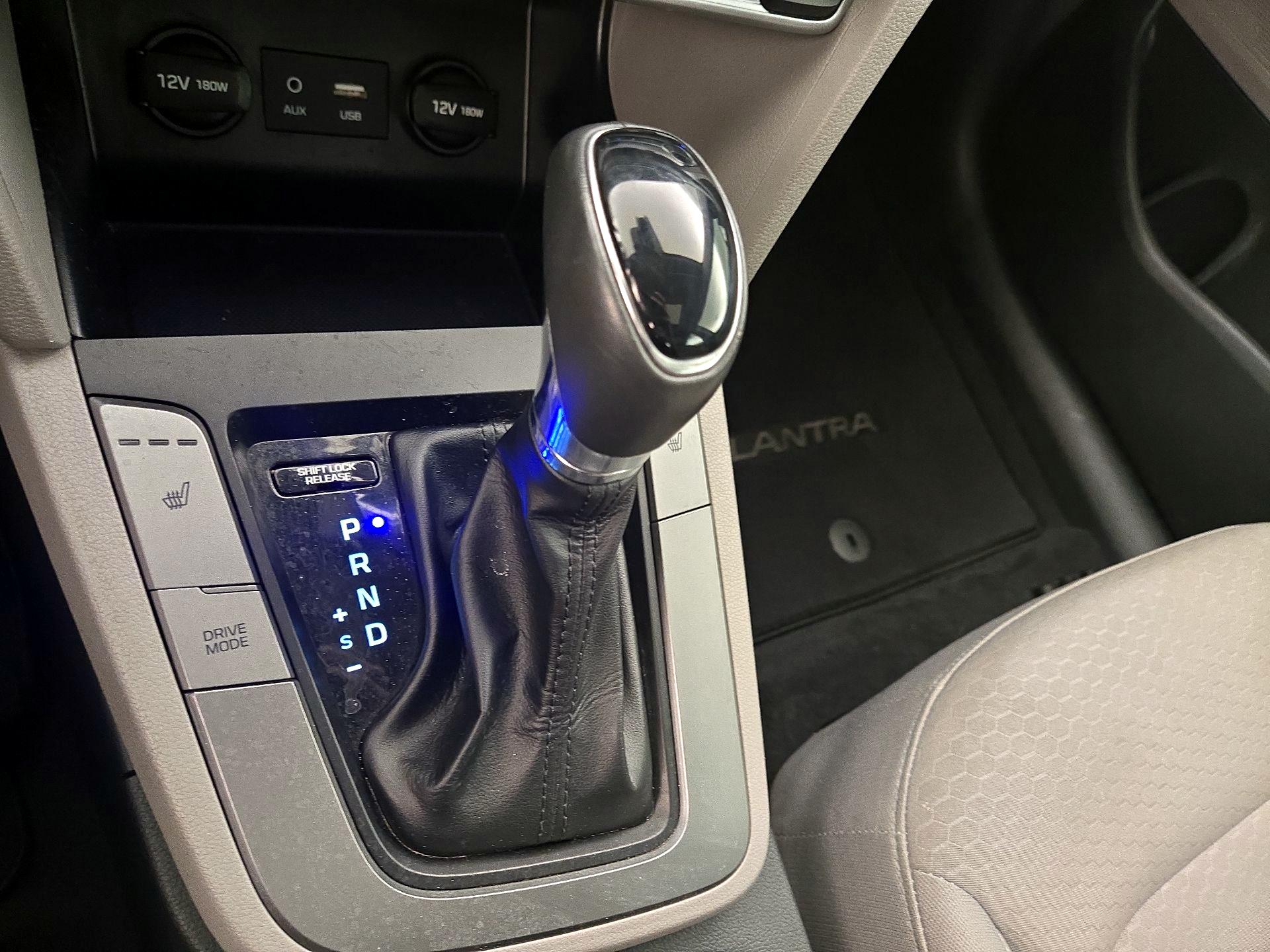 Thumbnail: 2020 Hyundai Elantra - 17