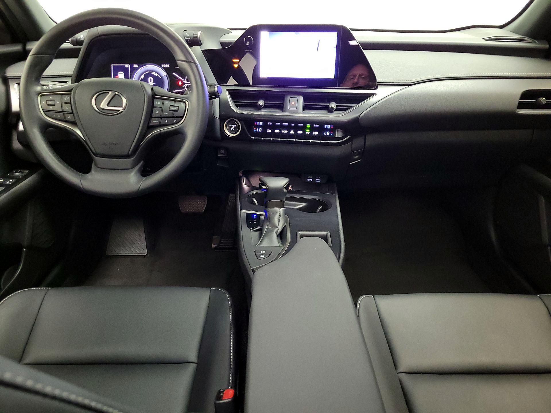 Thumbnail: 2023 Lexus UX - 9