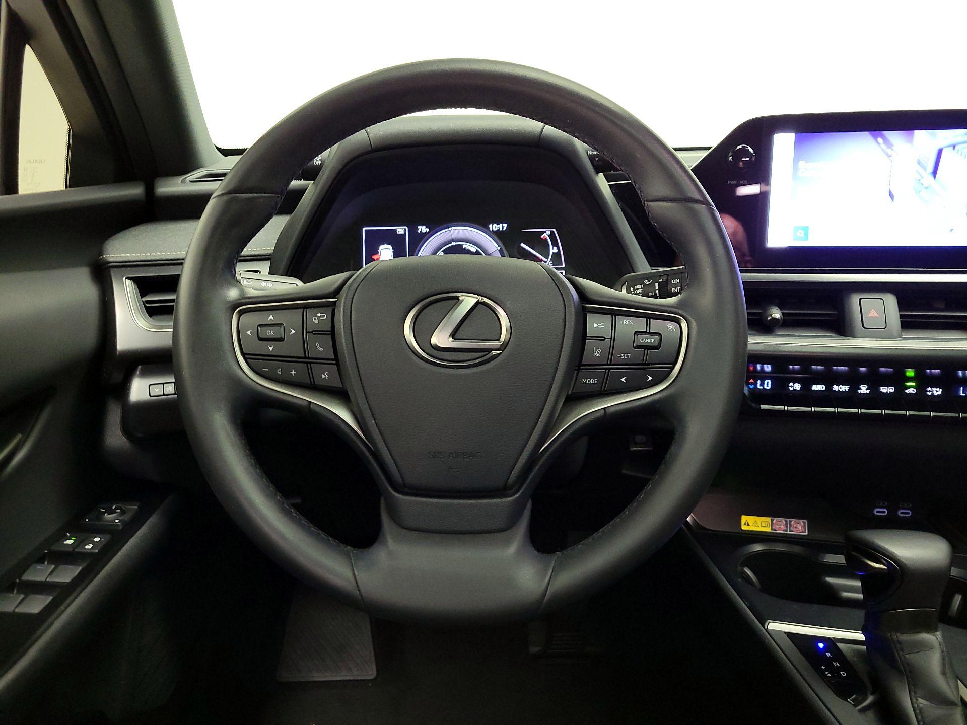 Thumbnail: 2023 Lexus UX - 10