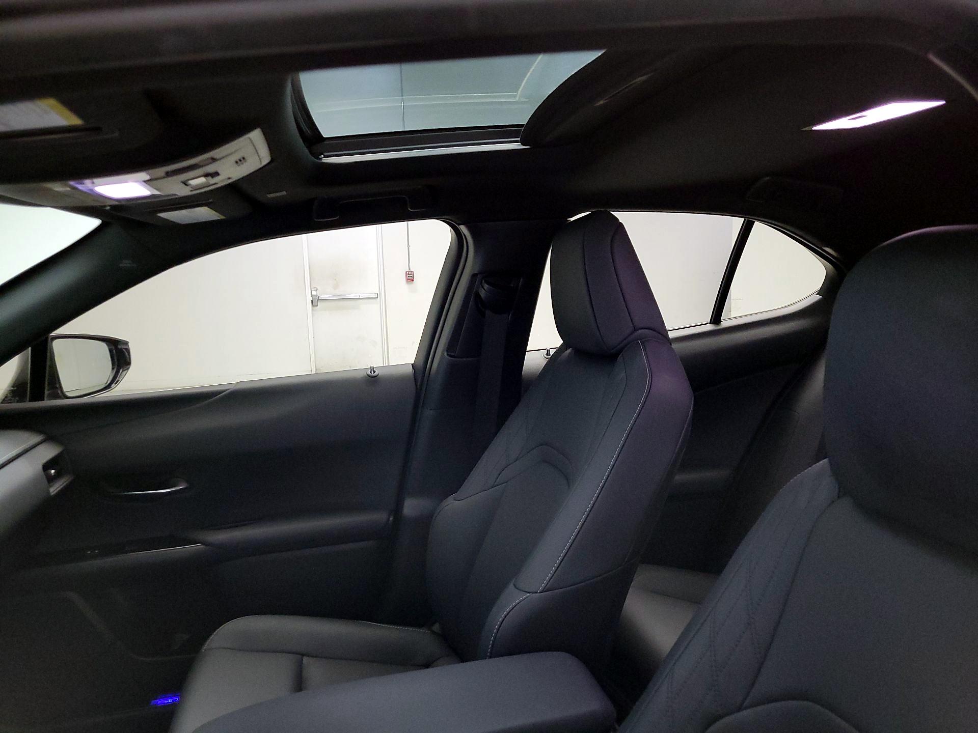 Thumbnail: 2023 Lexus UX - 20