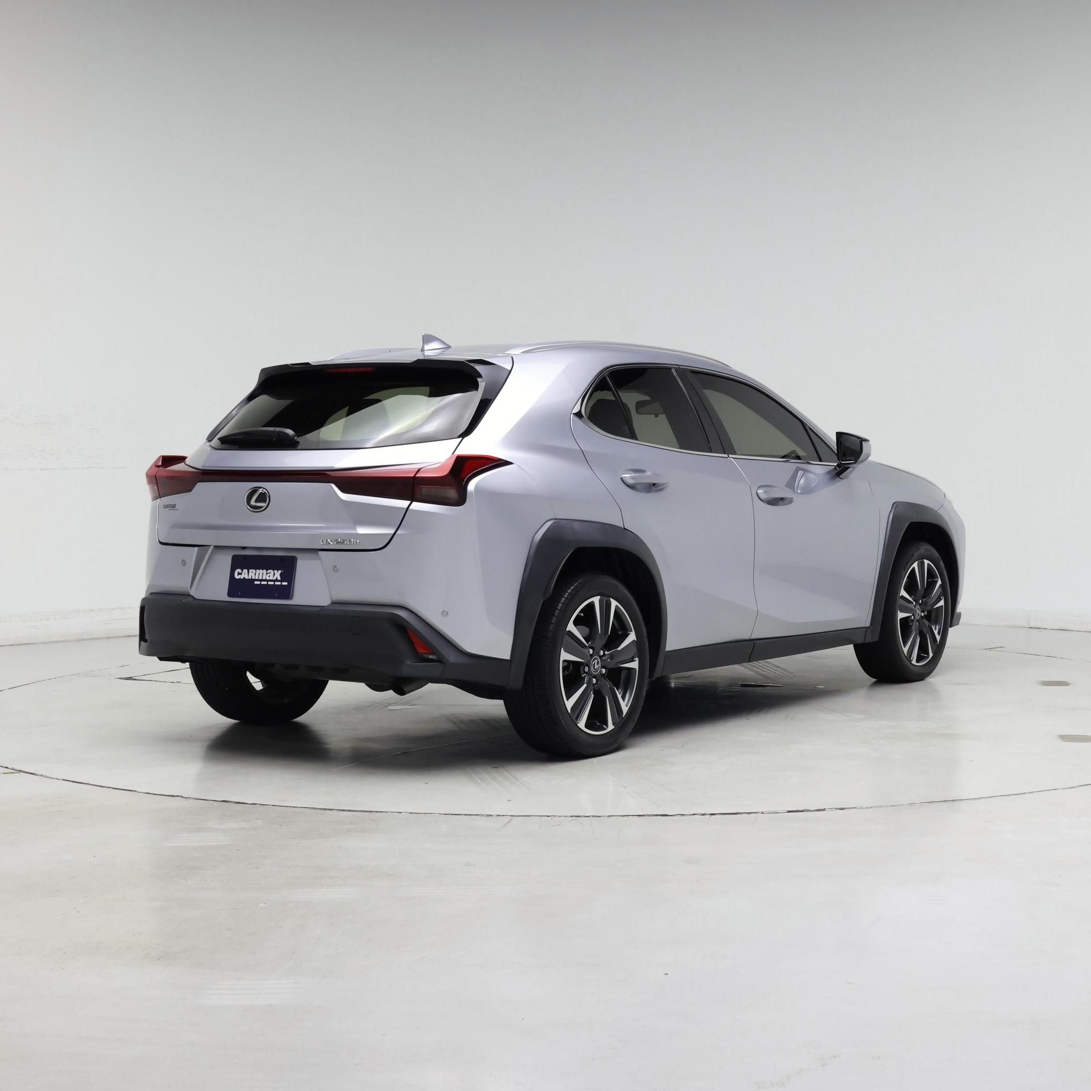 Thumbnail: 2023 Lexus UX - 8