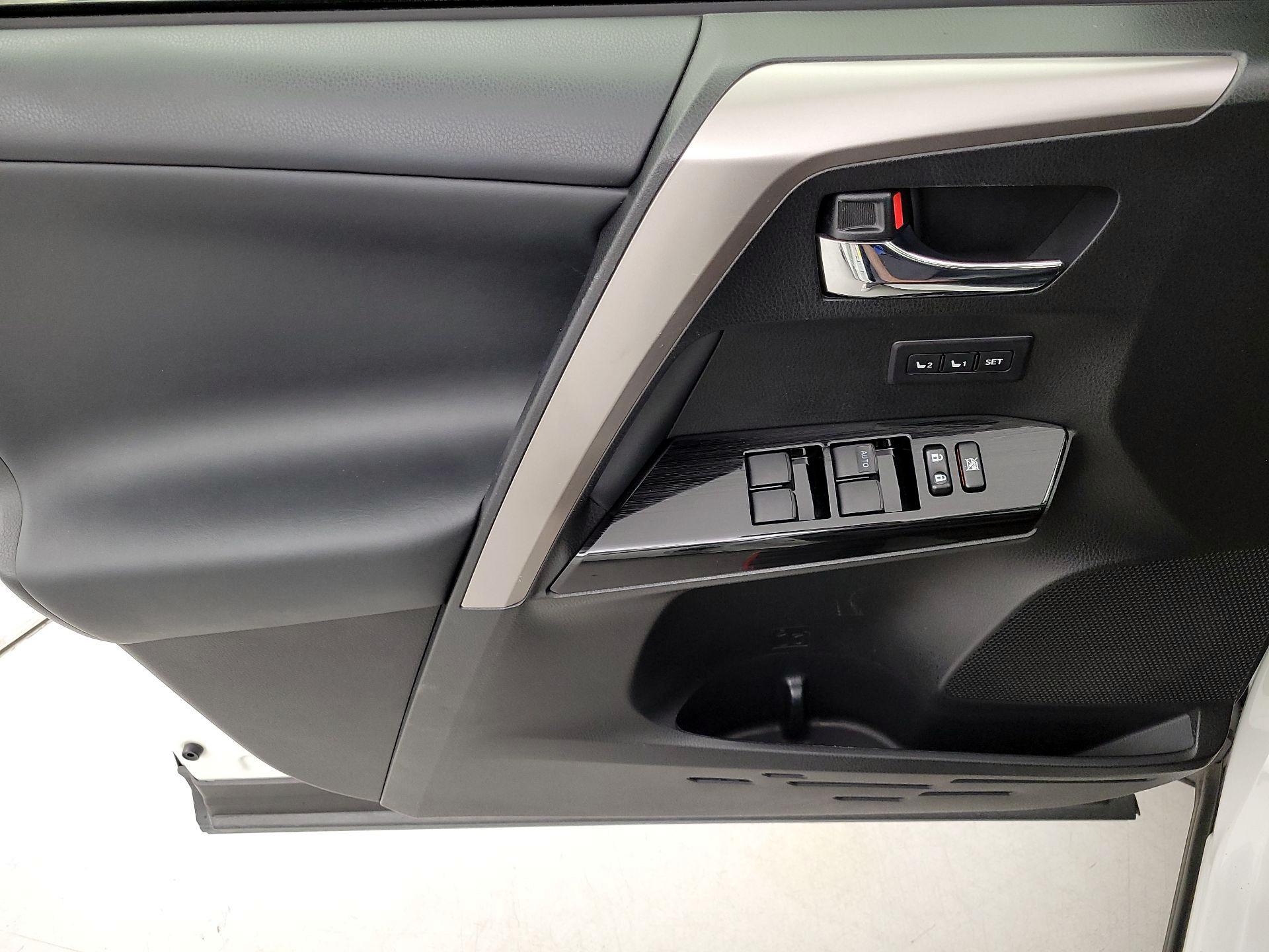 Thumbnail: 2018 Toyota RAV4 - 12