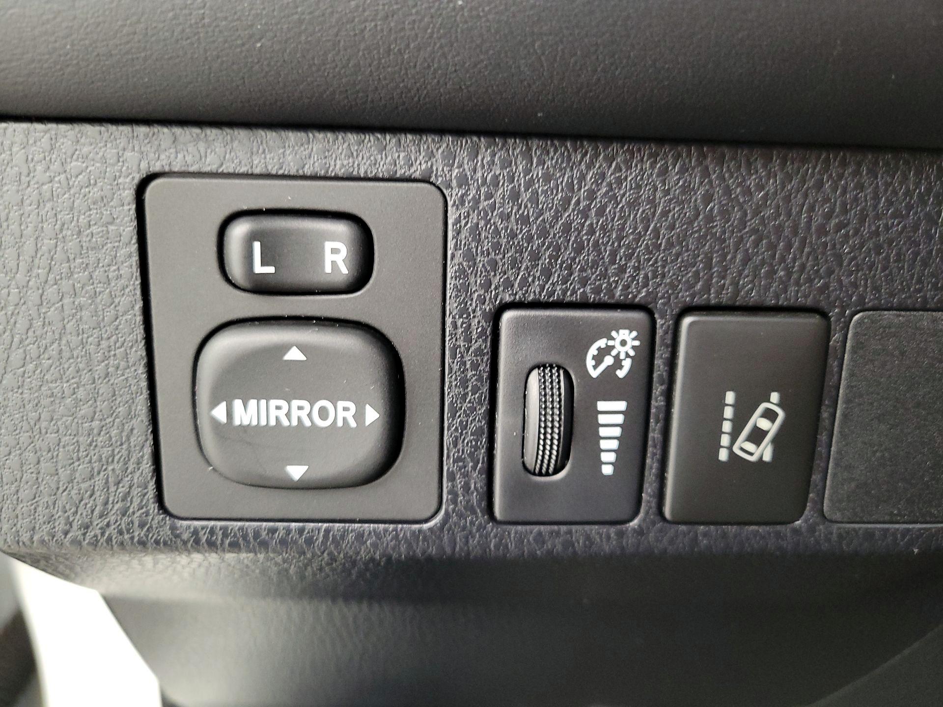 Thumbnail: 2018 Toyota RAV4 - 13