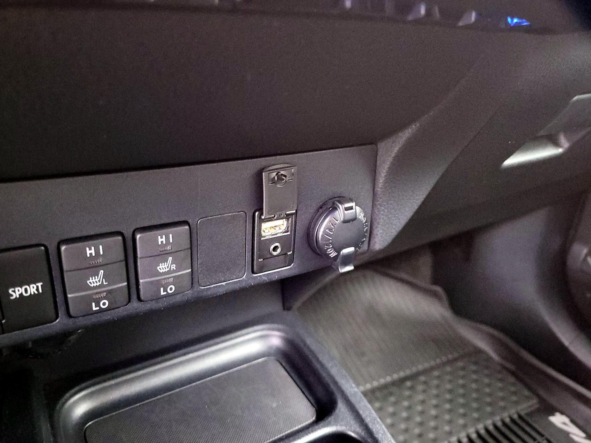 Thumbnail: 2018 Toyota RAV4 - 19