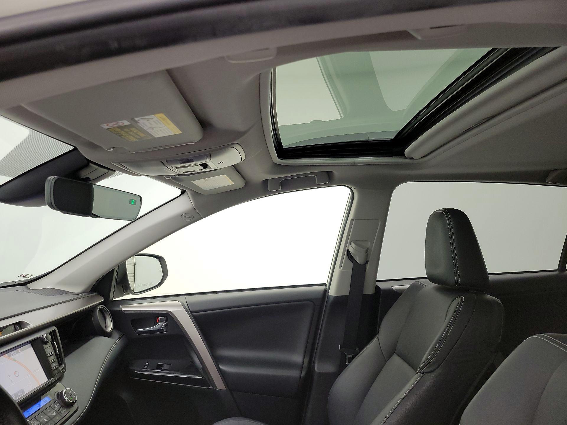 Thumbnail: 2018 Toyota RAV4 - 20