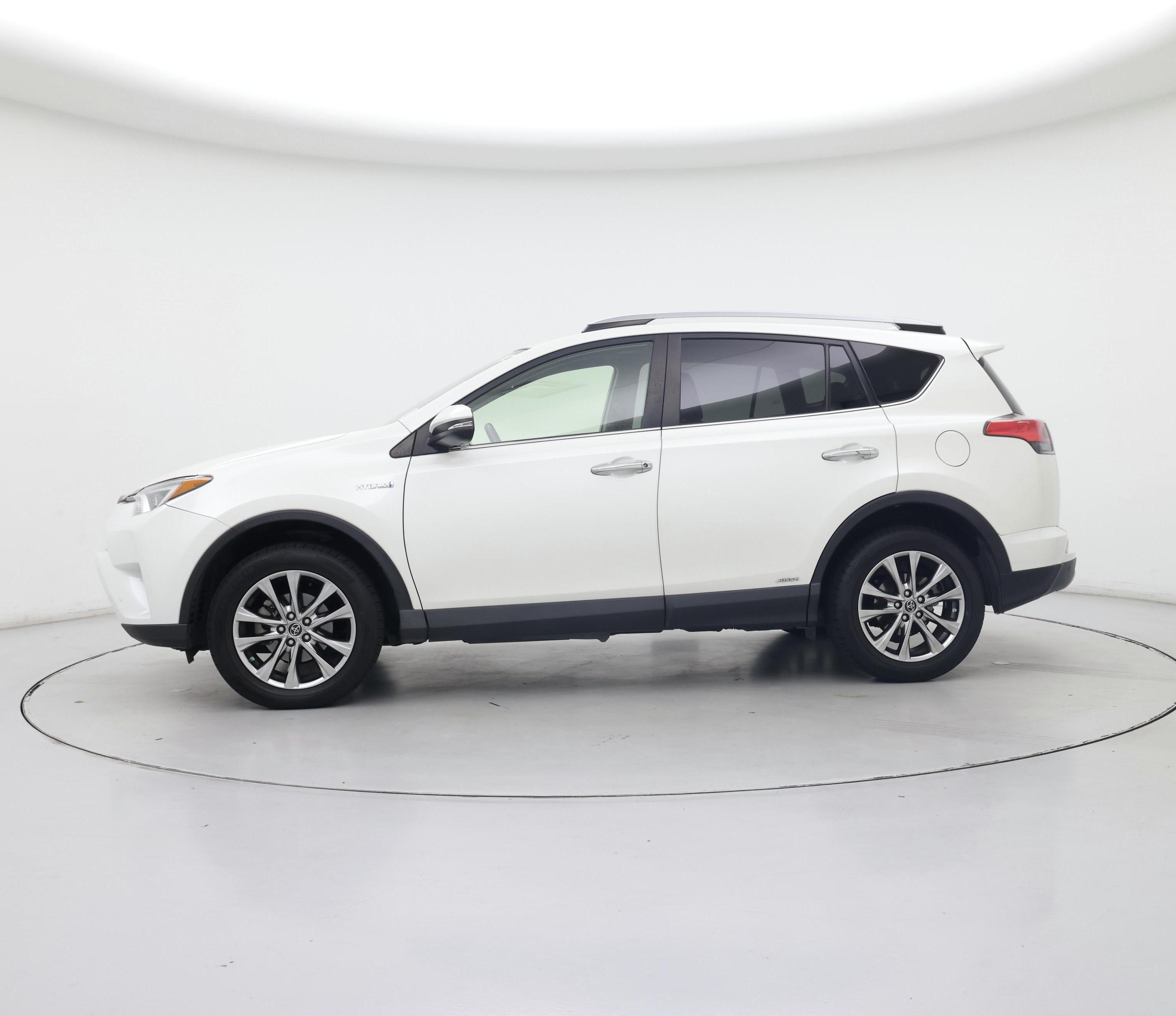 Thumbnail: 2018 Toyota RAV4 - 3
