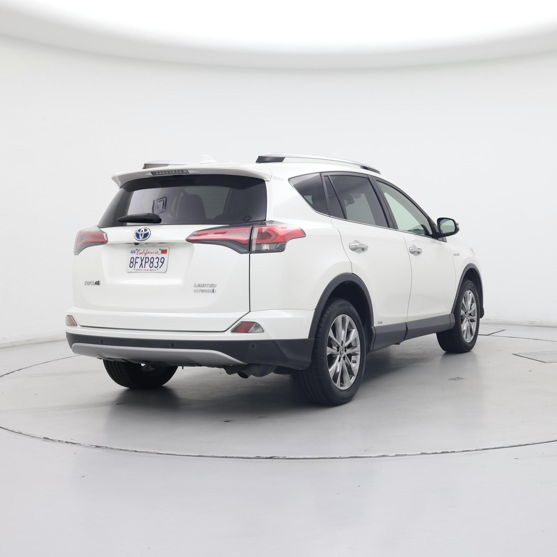 Thumbnail: 2018 Toyota RAV4 - 8