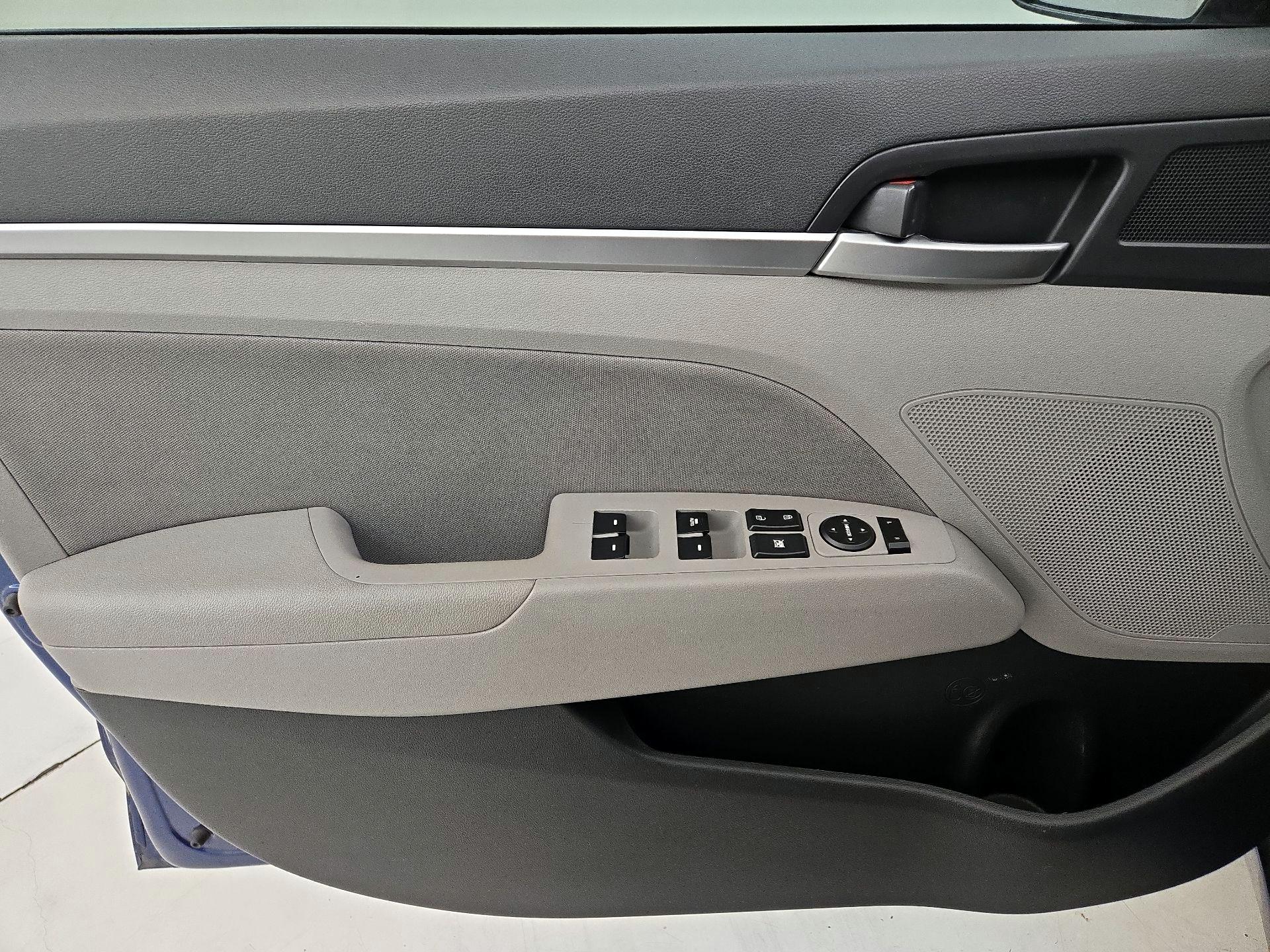 Thumbnail: 2019 Hyundai Elantra - 12