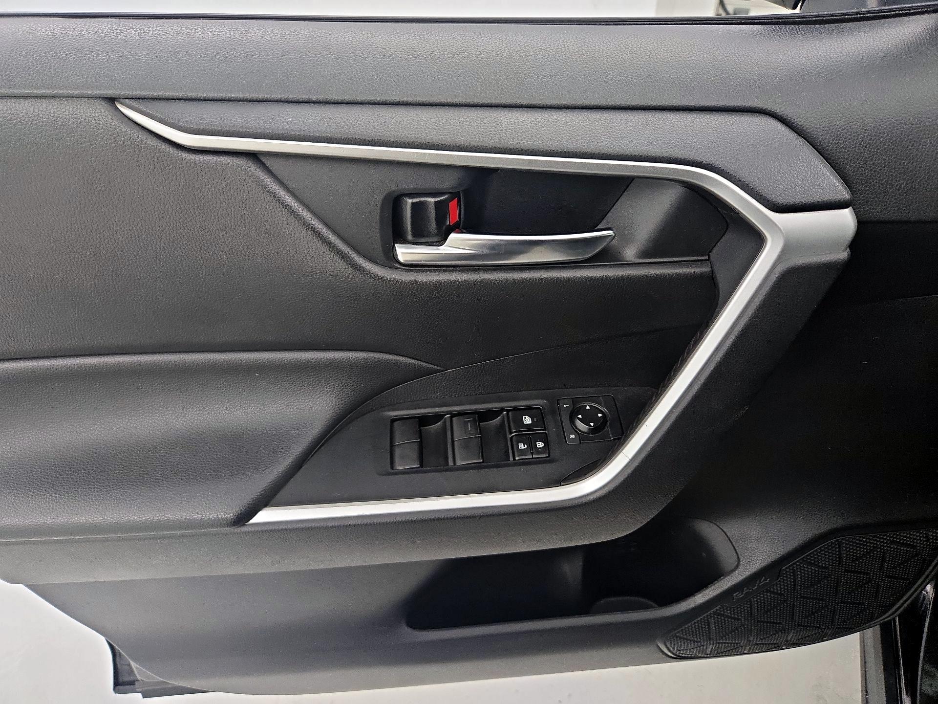 Thumbnail: 2021 Toyota RAV4 - 12