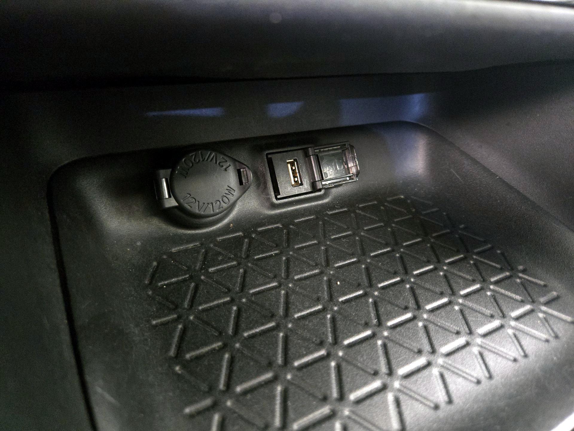 Thumbnail: 2021 Toyota RAV4 - 18