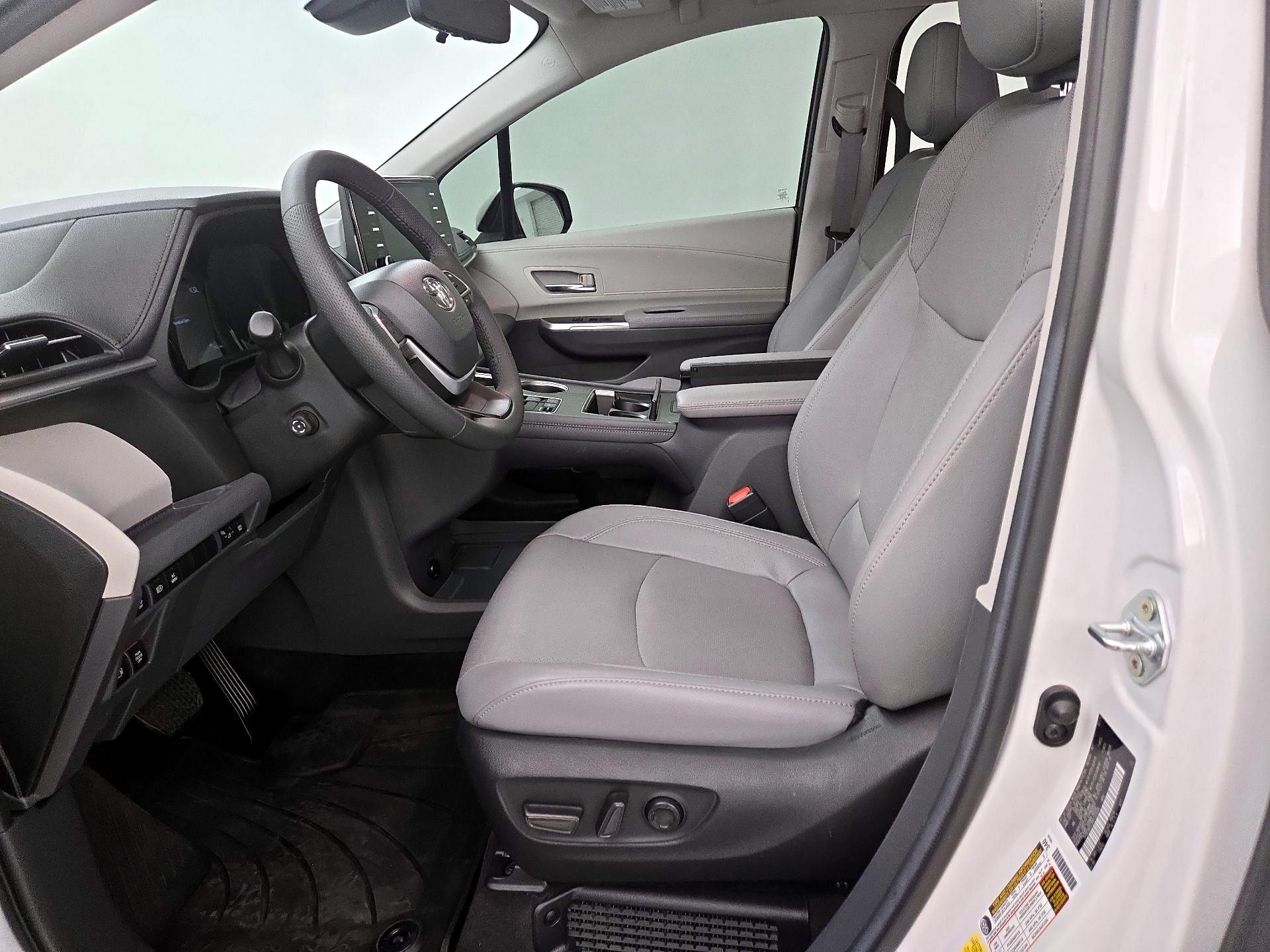 Thumbnail: 2024 Toyota Sienna - 11