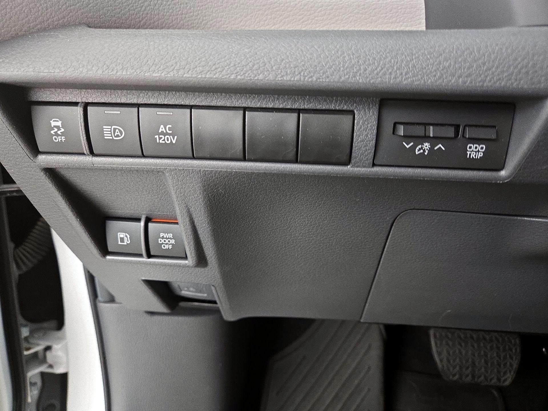 Thumbnail: 2024 Toyota Sienna - 13