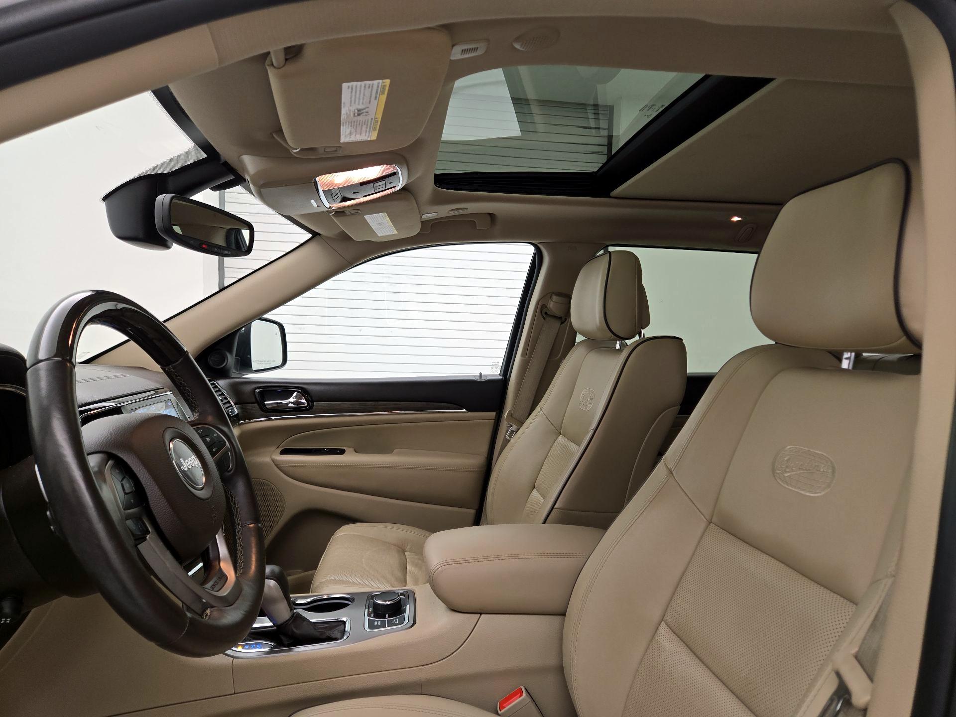 Thumbnail: 2020 Jeep Grand Cherokee - 20