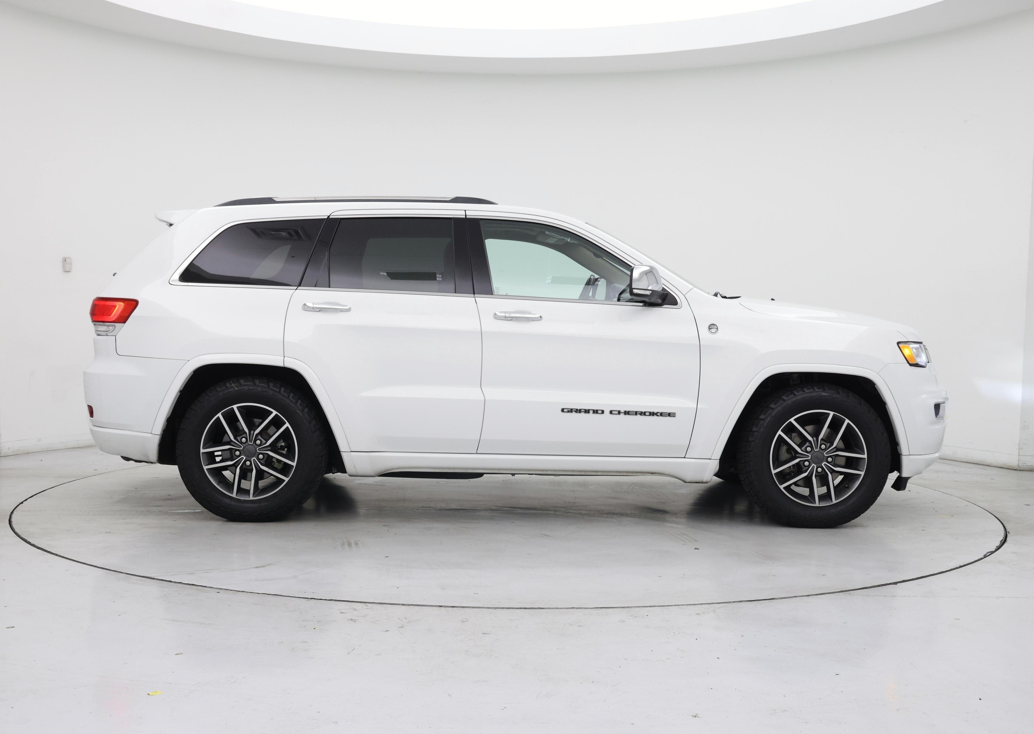 Thumbnail: 2020 Jeep Grand Cherokee - 7