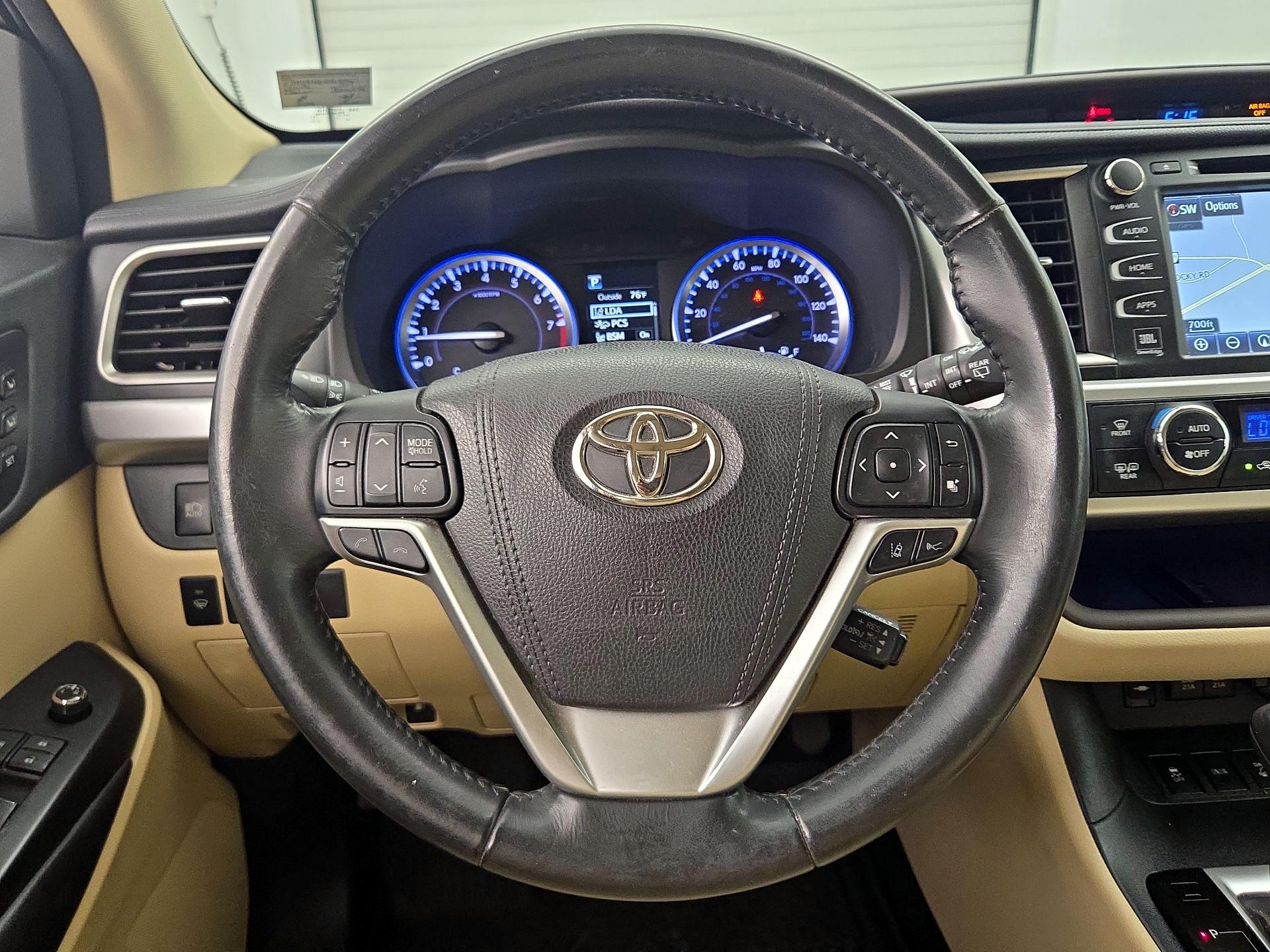Thumbnail: 2017 Toyota Highlander - 10