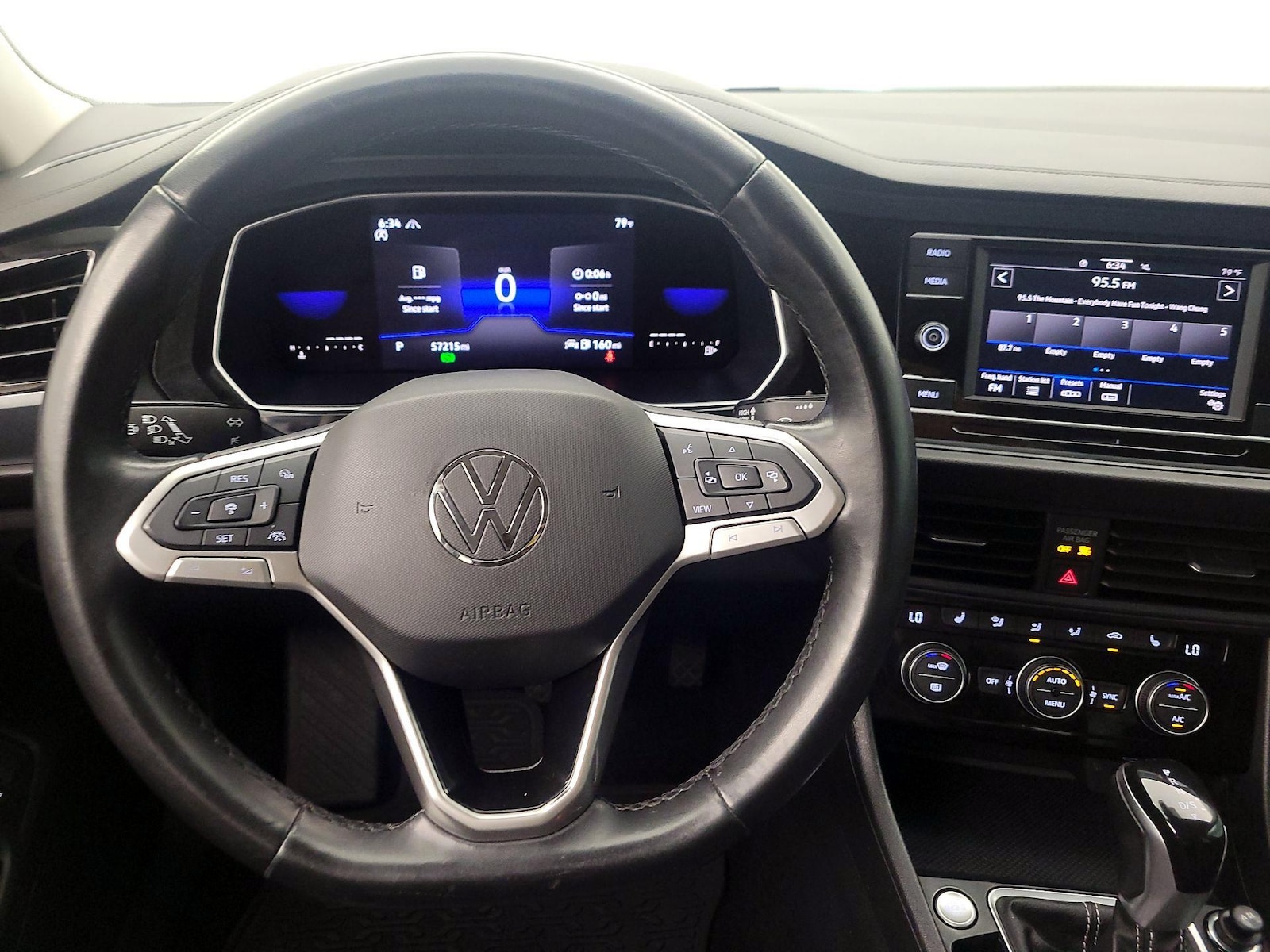 2022 Volkswagen Jetta SE - Photo 11