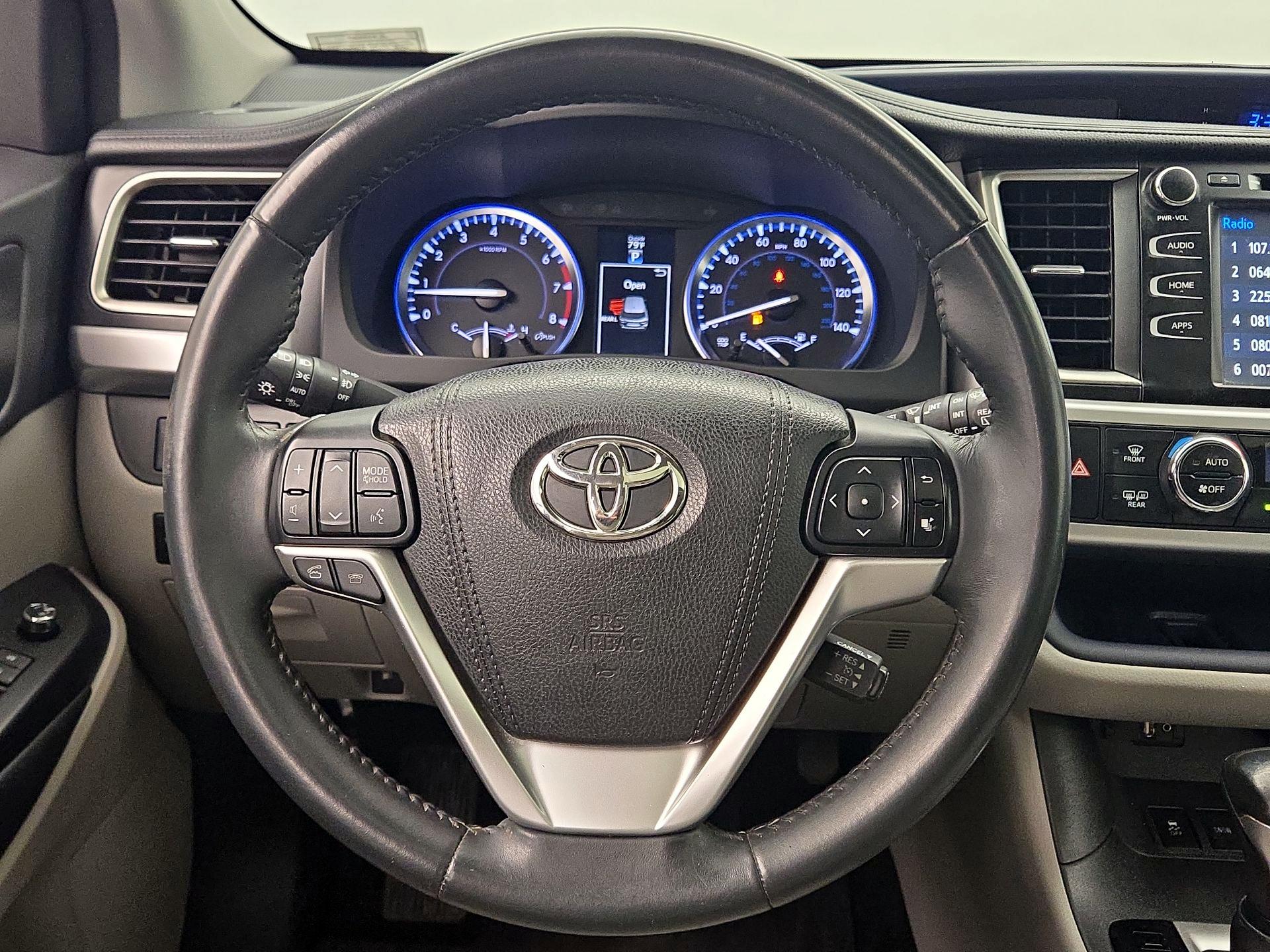 Thumbnail: 2016 Toyota Highlander - 10