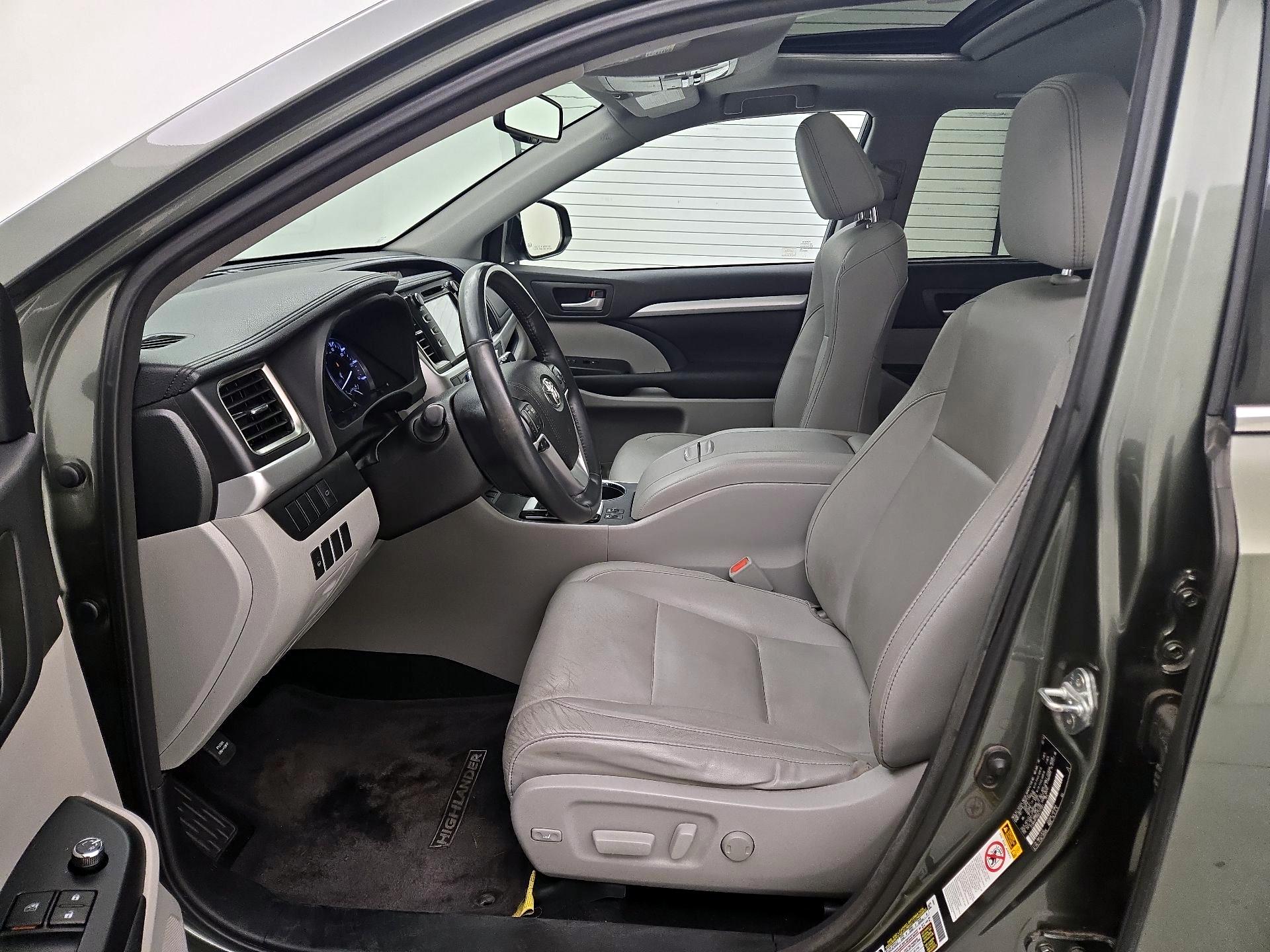 Thumbnail: 2016 Toyota Highlander - 11