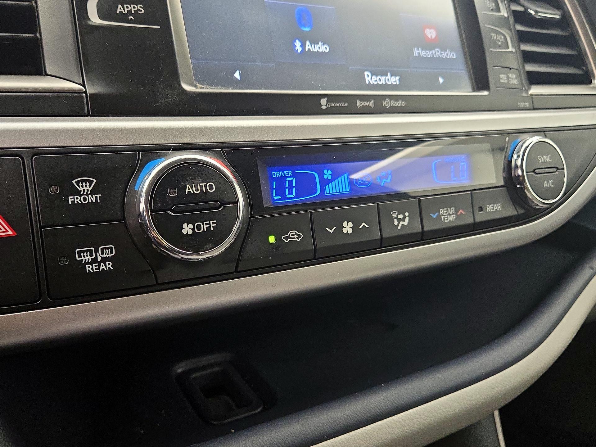 Thumbnail: 2016 Toyota Highlander - 16