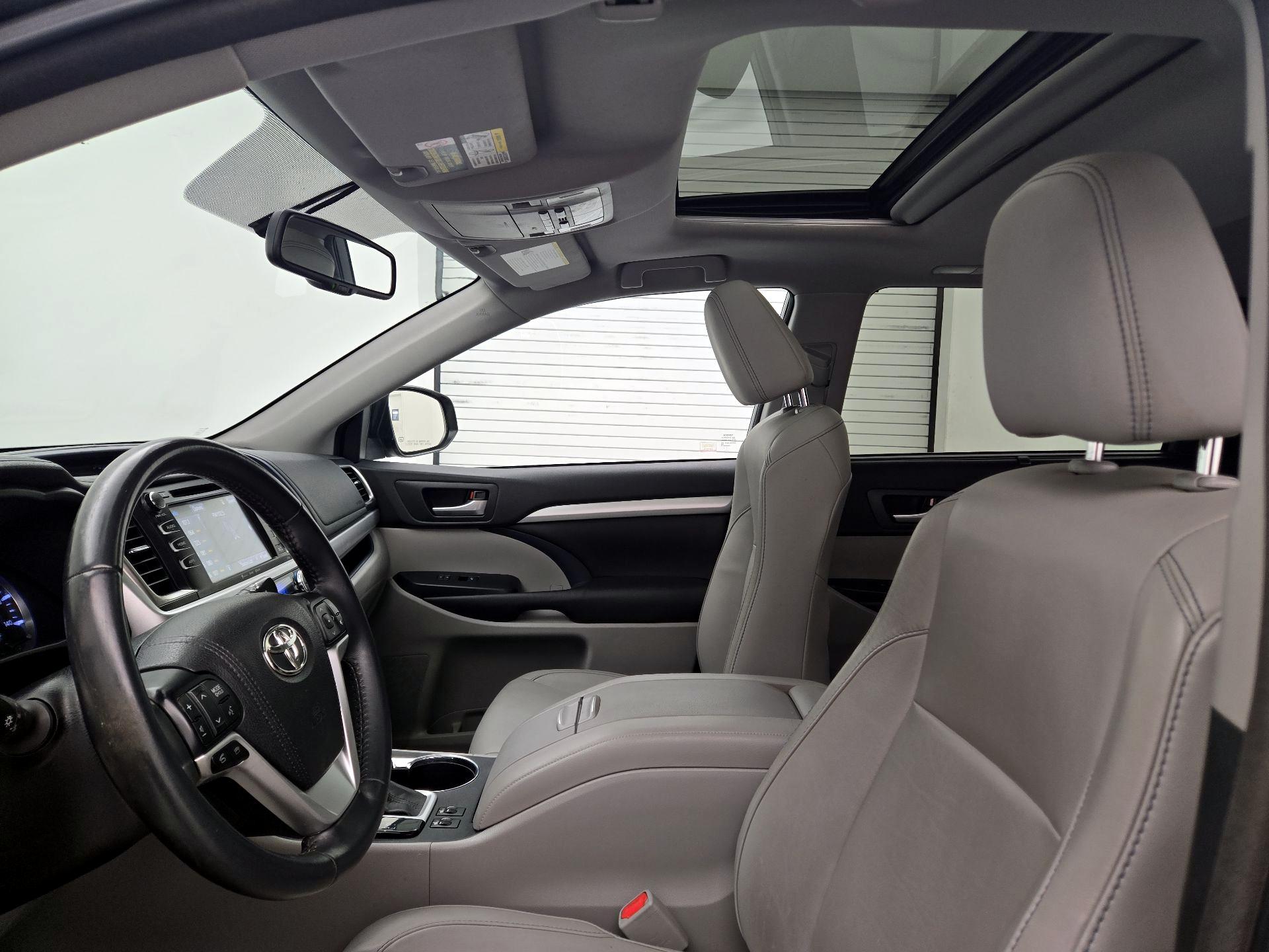 Thumbnail: 2016 Toyota Highlander - 18