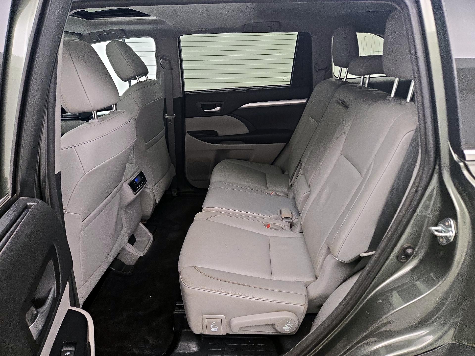 Thumbnail: 2016 Toyota Highlander - 19