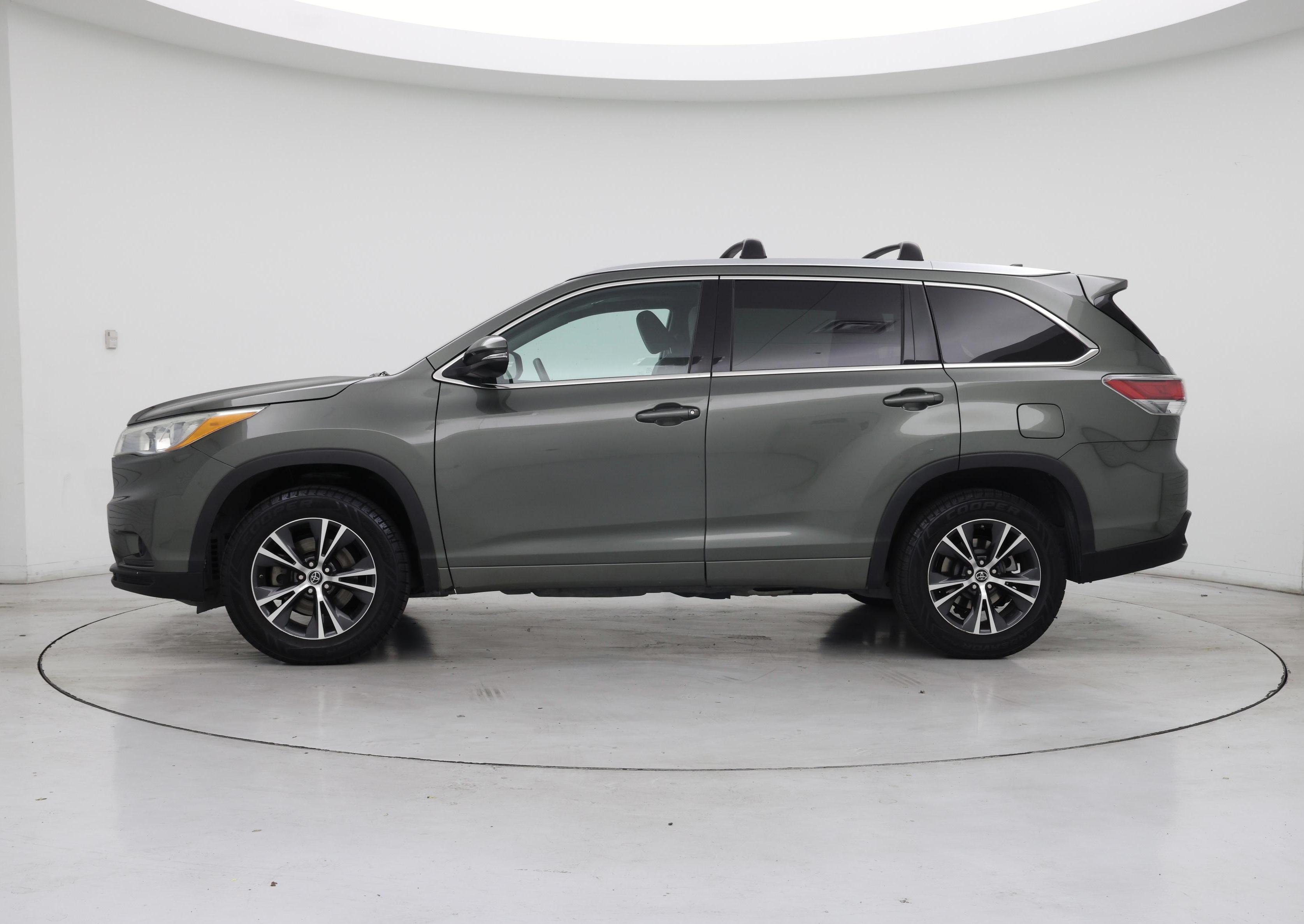 Thumbnail: 2016 Toyota Highlander - 3