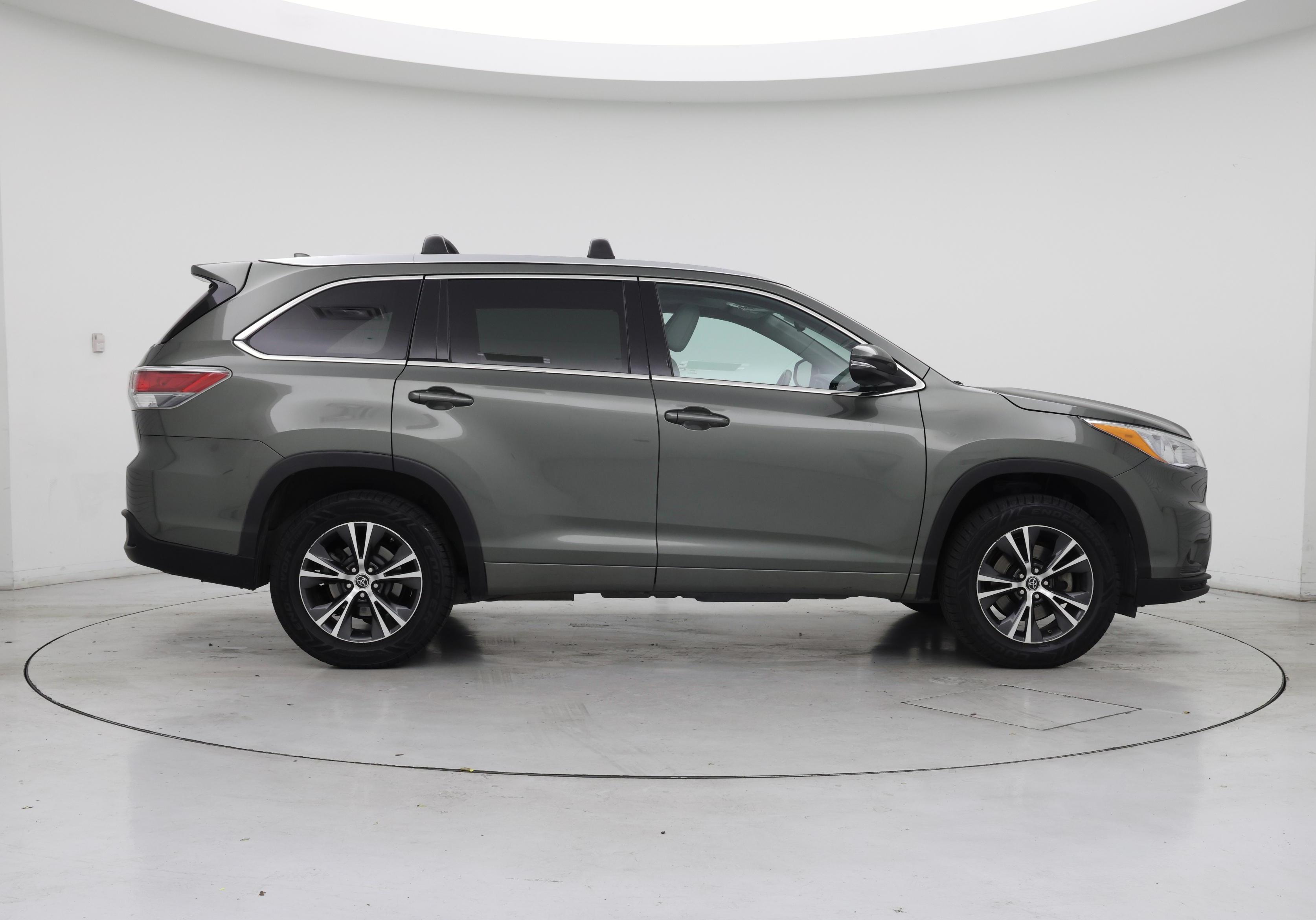 Thumbnail: 2016 Toyota Highlander - 7