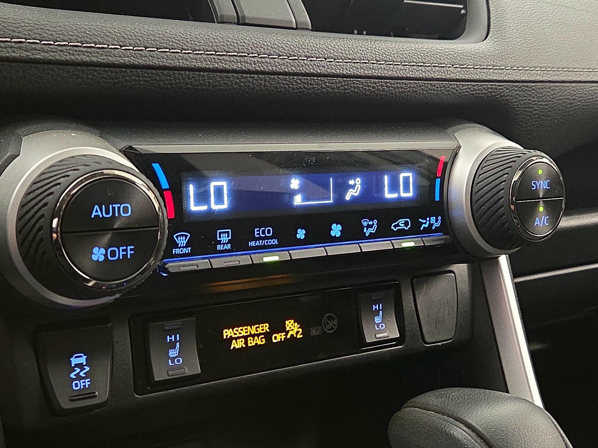 Thumbnail: 2019 Toyota RAV4 - 16