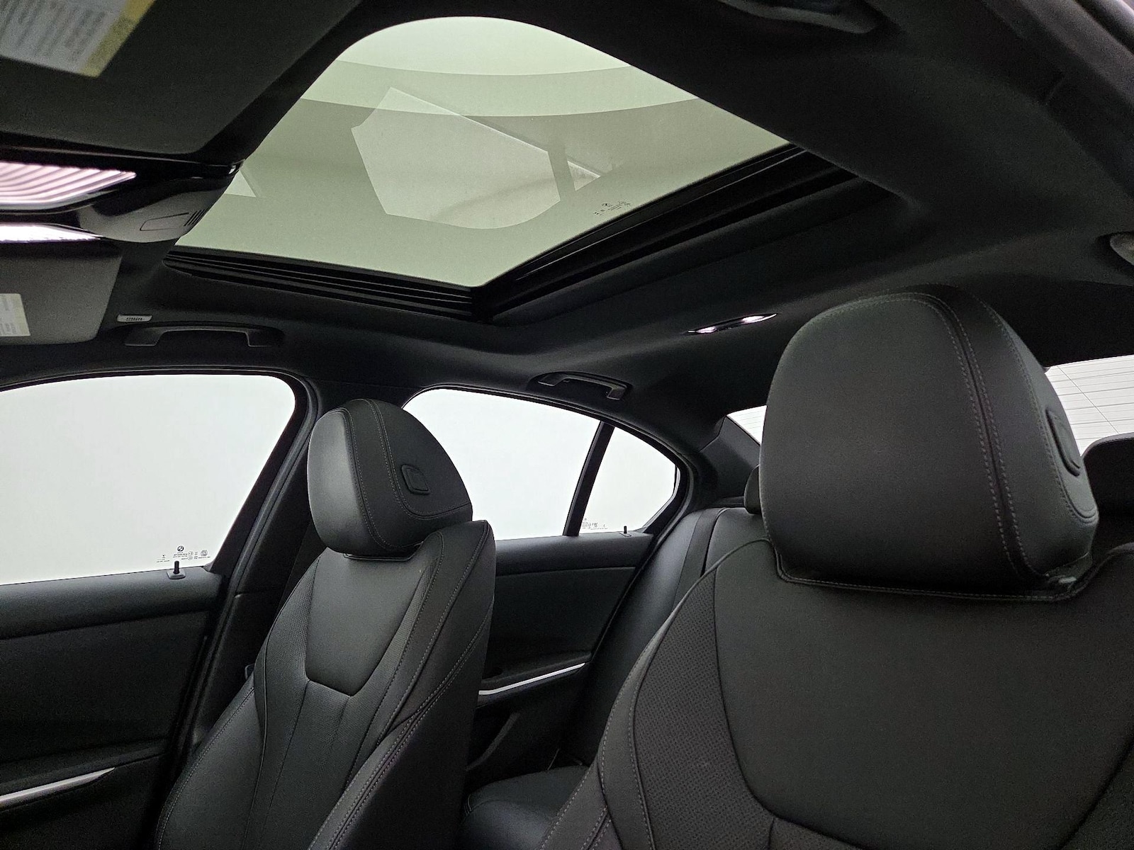 Sunroof(s) & Overhead Airbags