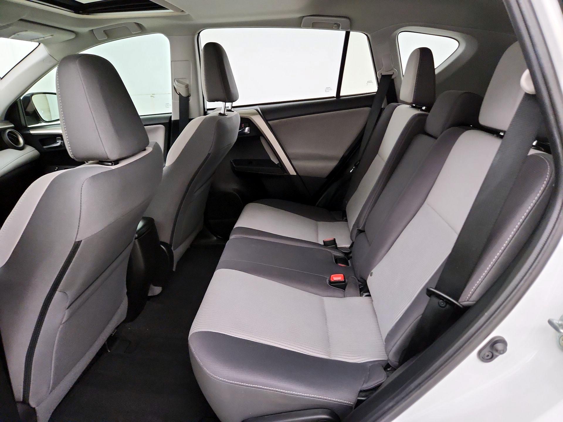 Thumbnail: 2015 Toyota RAV4 - 18