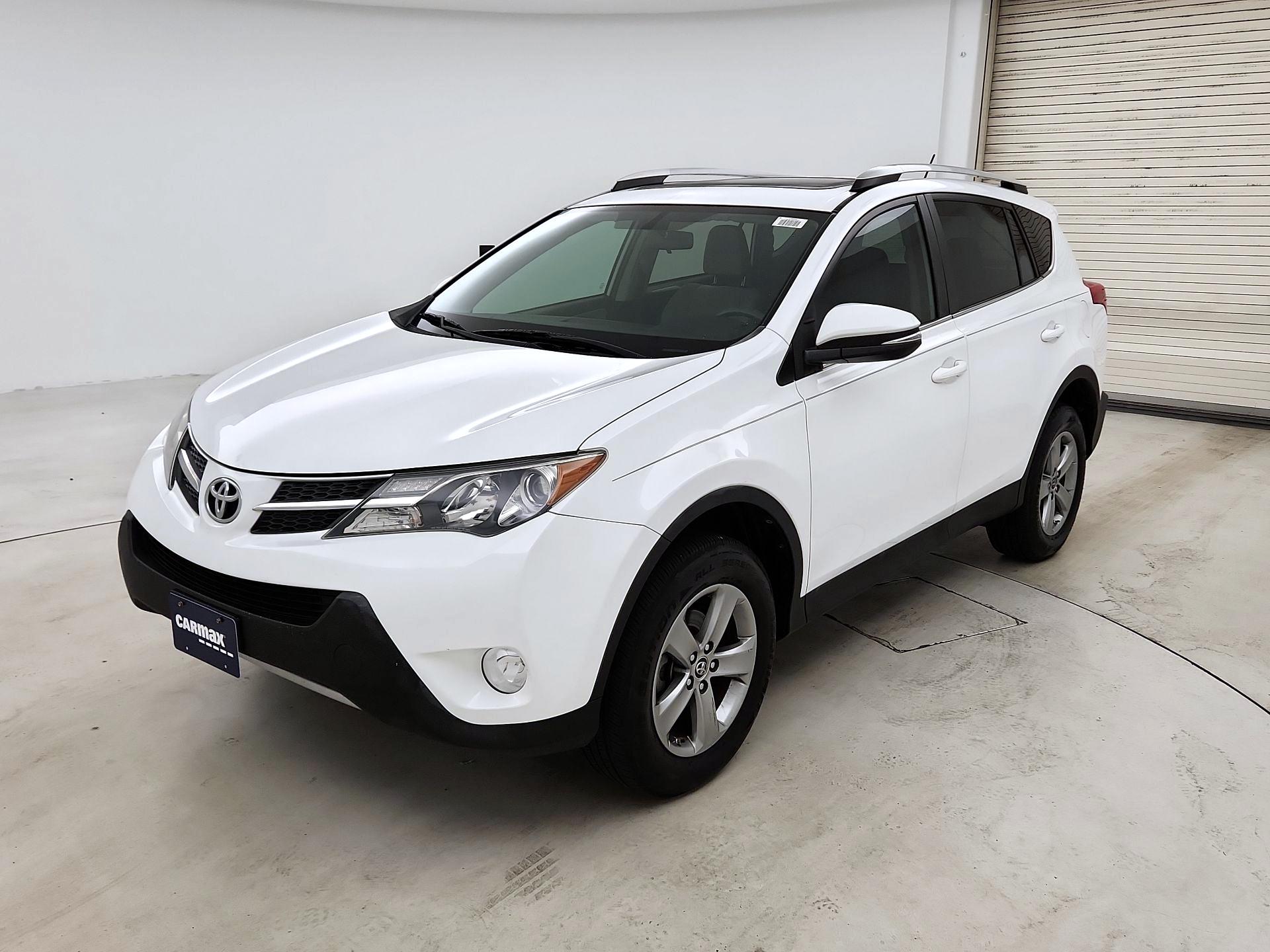Thumbnail: 2015 Toyota RAV4 - 3