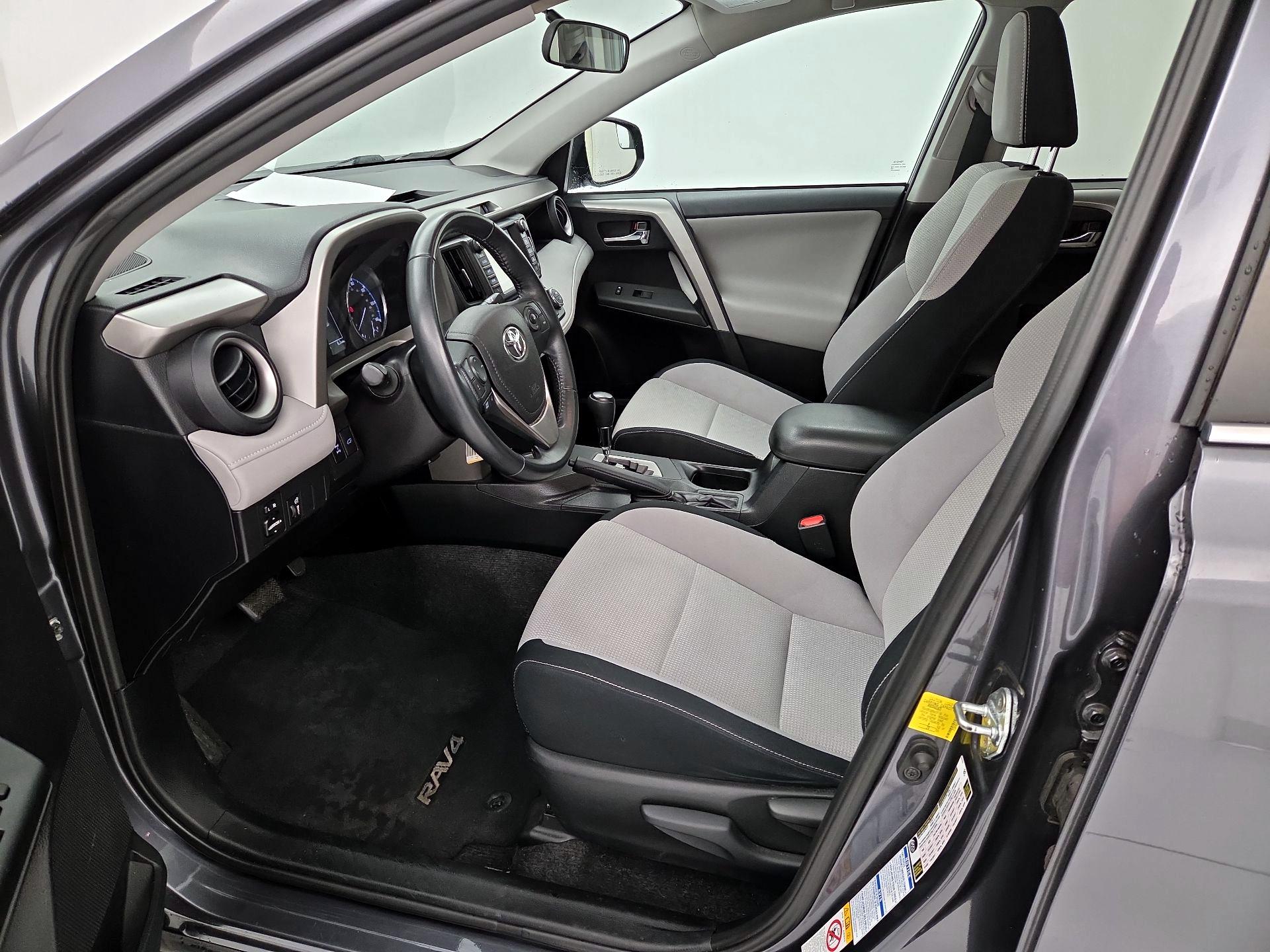 Thumbnail: 2016 Toyota RAV4 - 11
