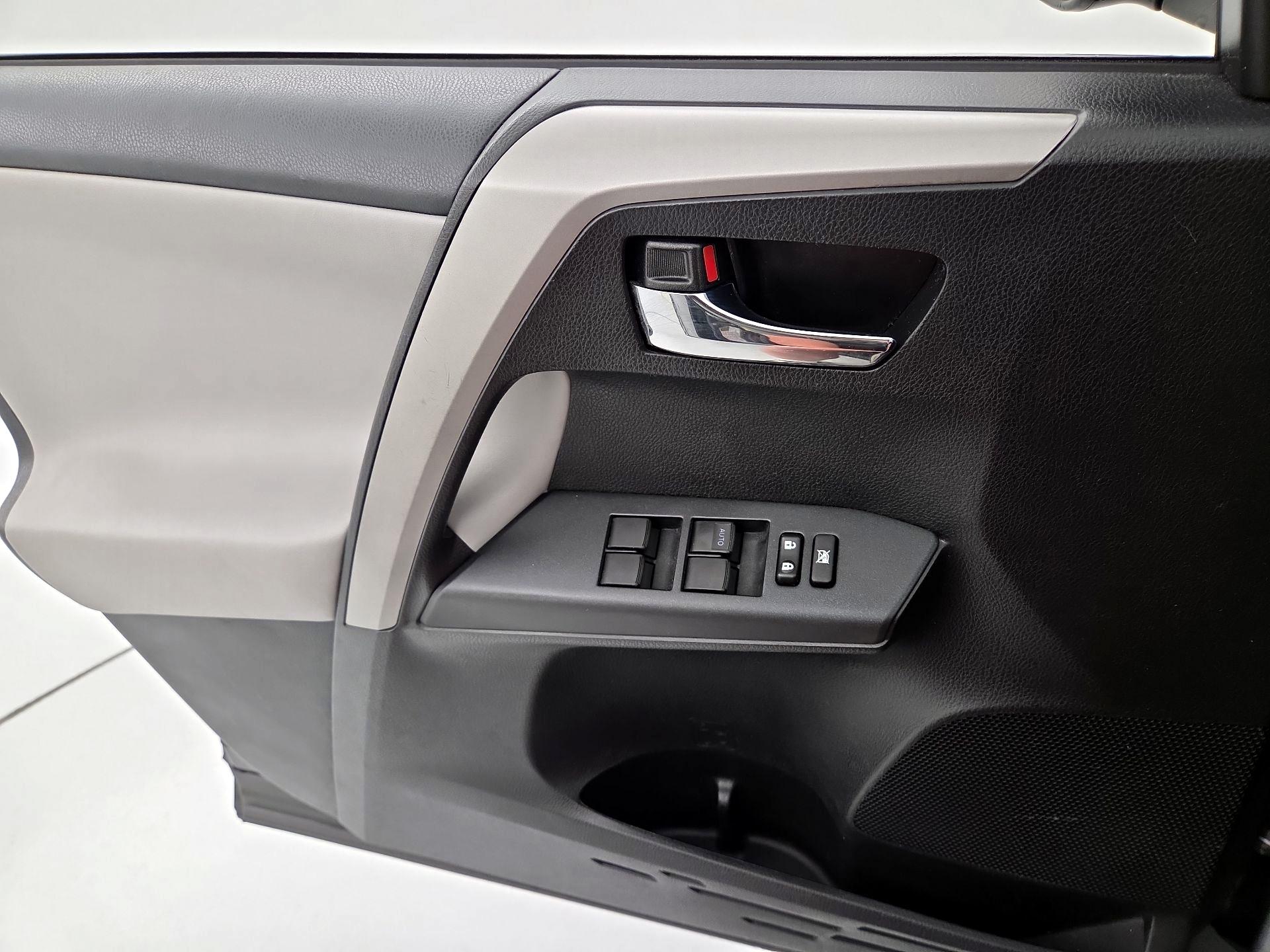 Thumbnail: 2016 Toyota RAV4 - 12