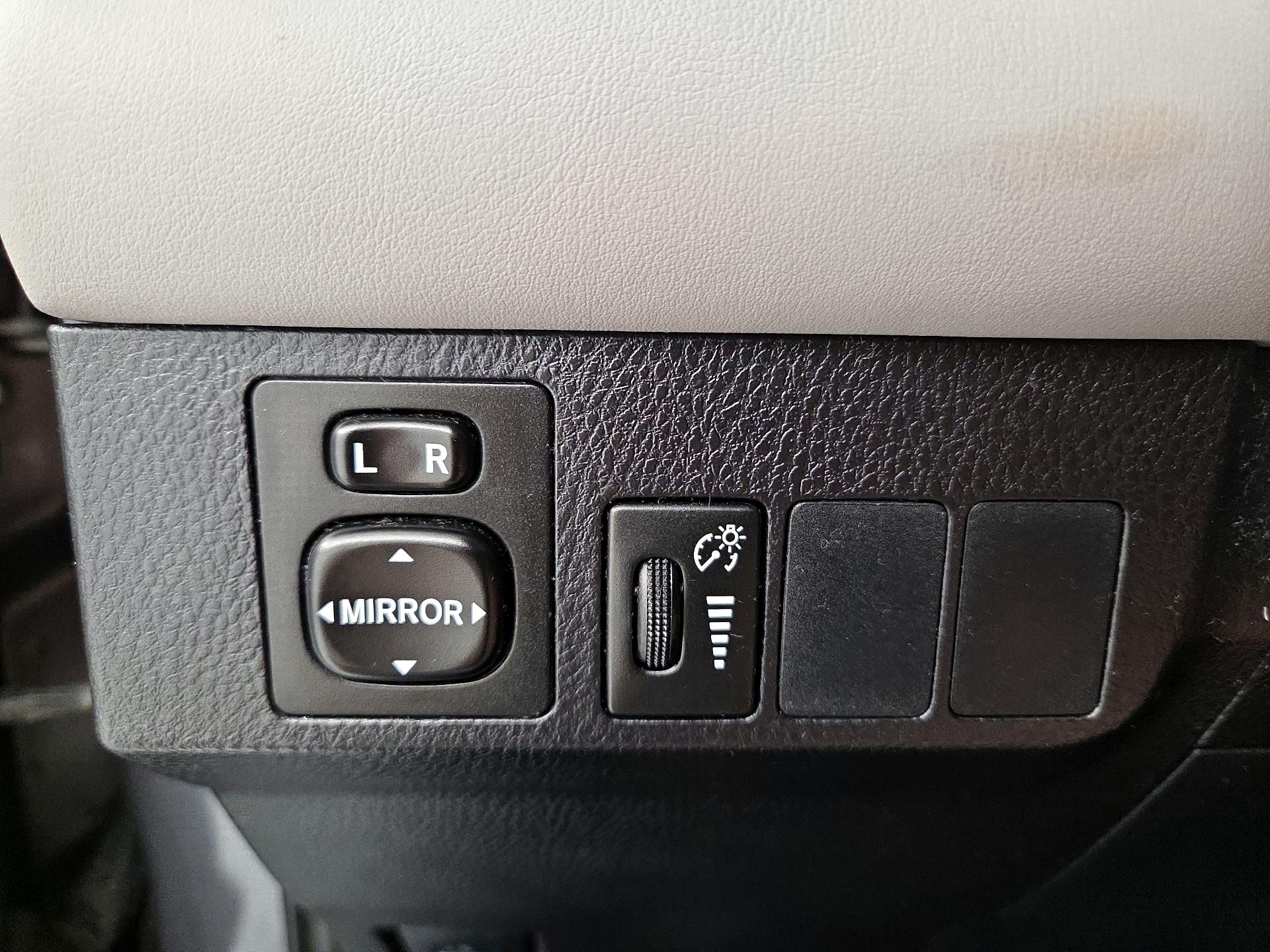 Thumbnail: 2016 Toyota RAV4 - 13
