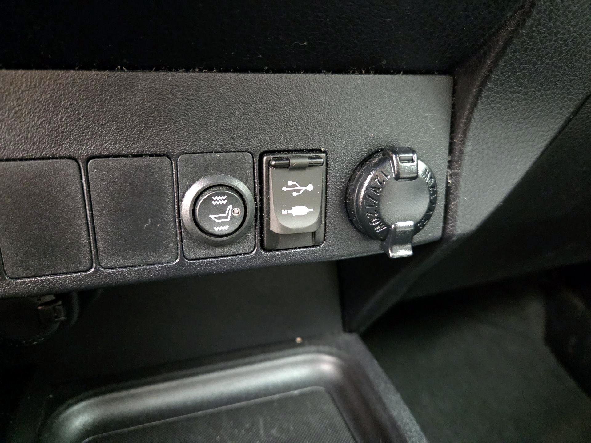 Thumbnail: 2016 Toyota RAV4 - 19