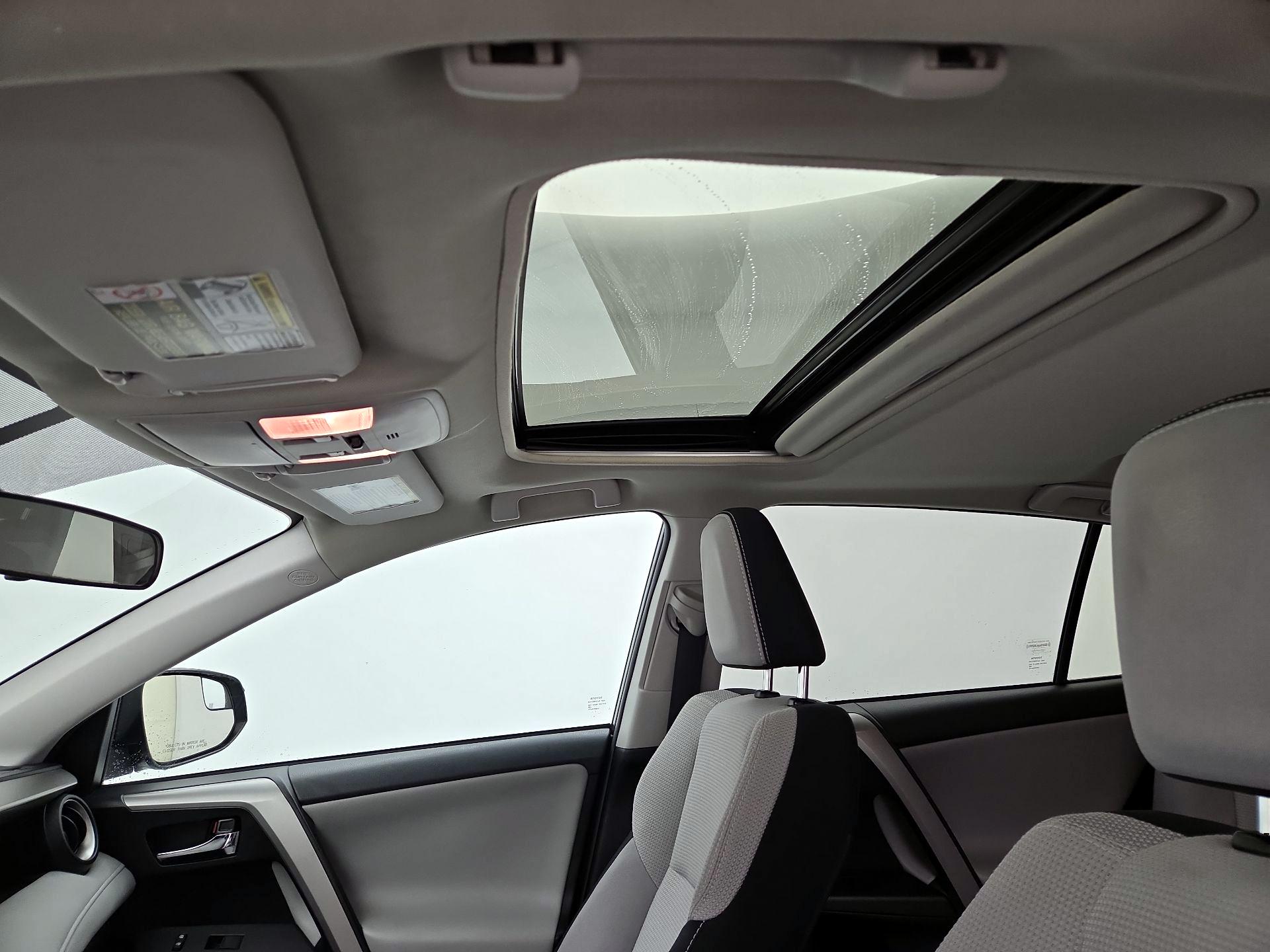 Thumbnail: 2016 Toyota RAV4 - 20