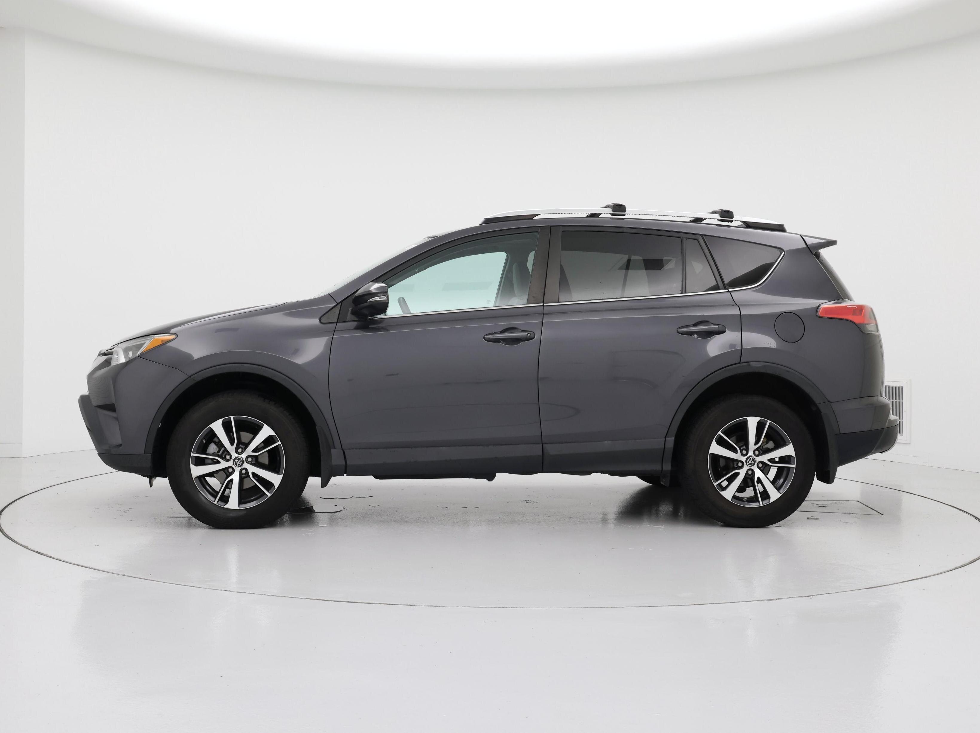 Thumbnail: 2016 Toyota RAV4 - 3