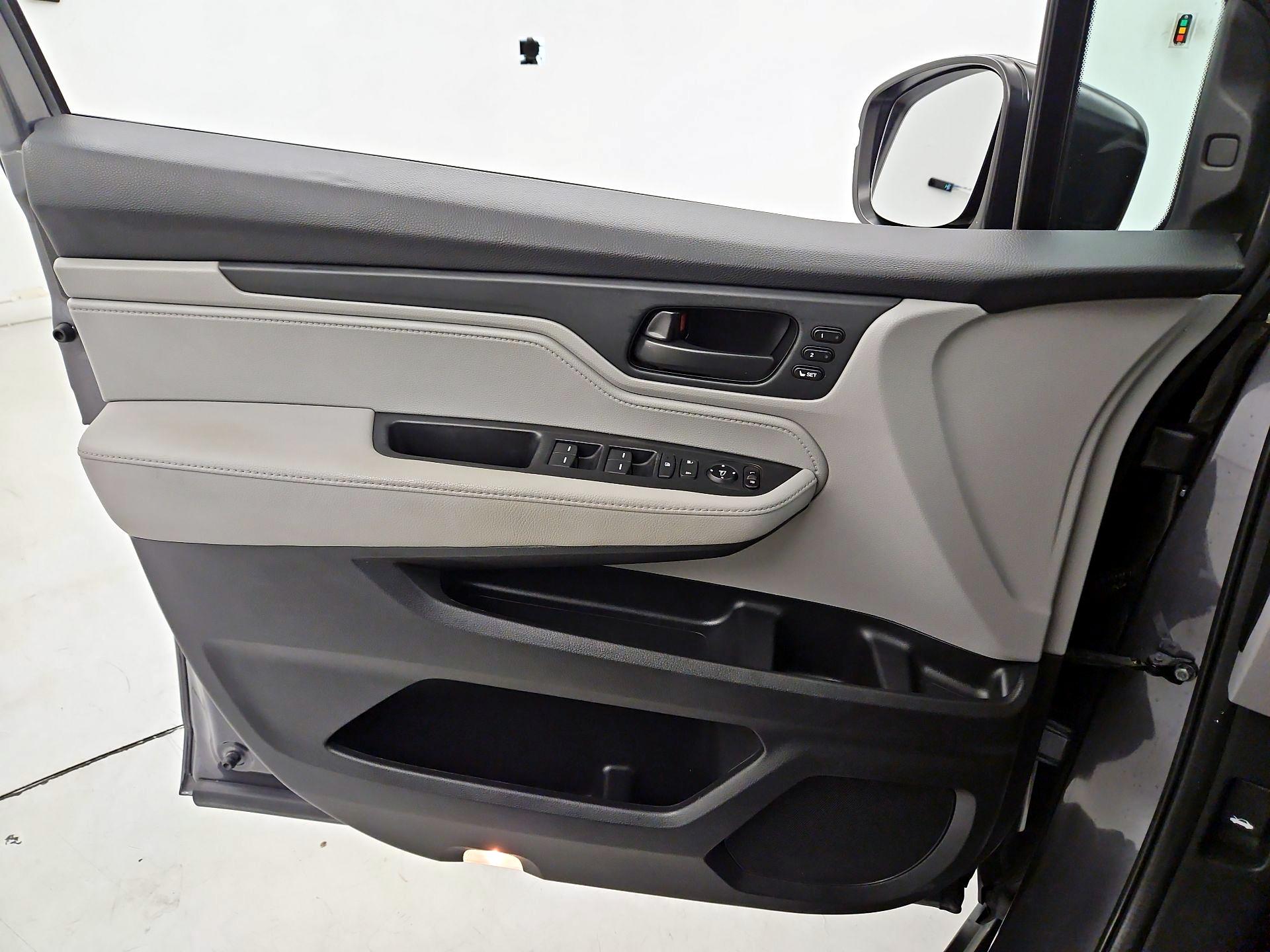 Thumbnail: 2019 Honda Odyssey - 12