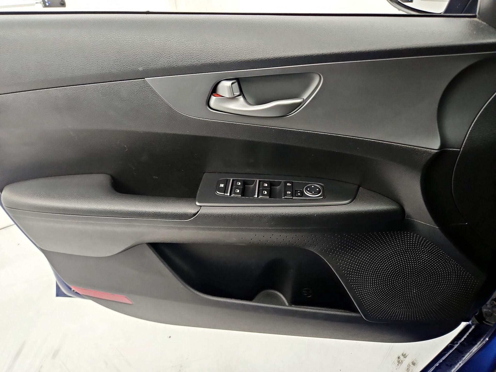 Thumbnail: 2020 Kia Forte - 12