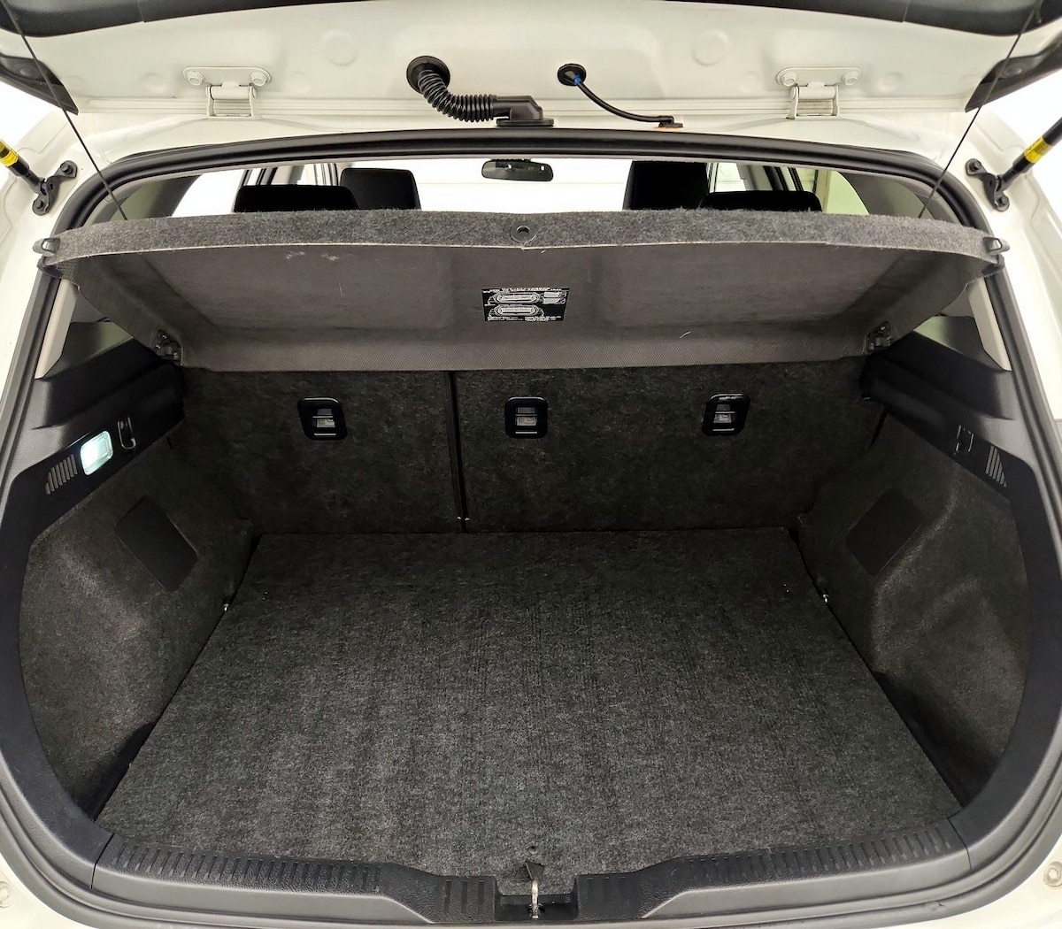 Trunk/Cargo (Seats Up)