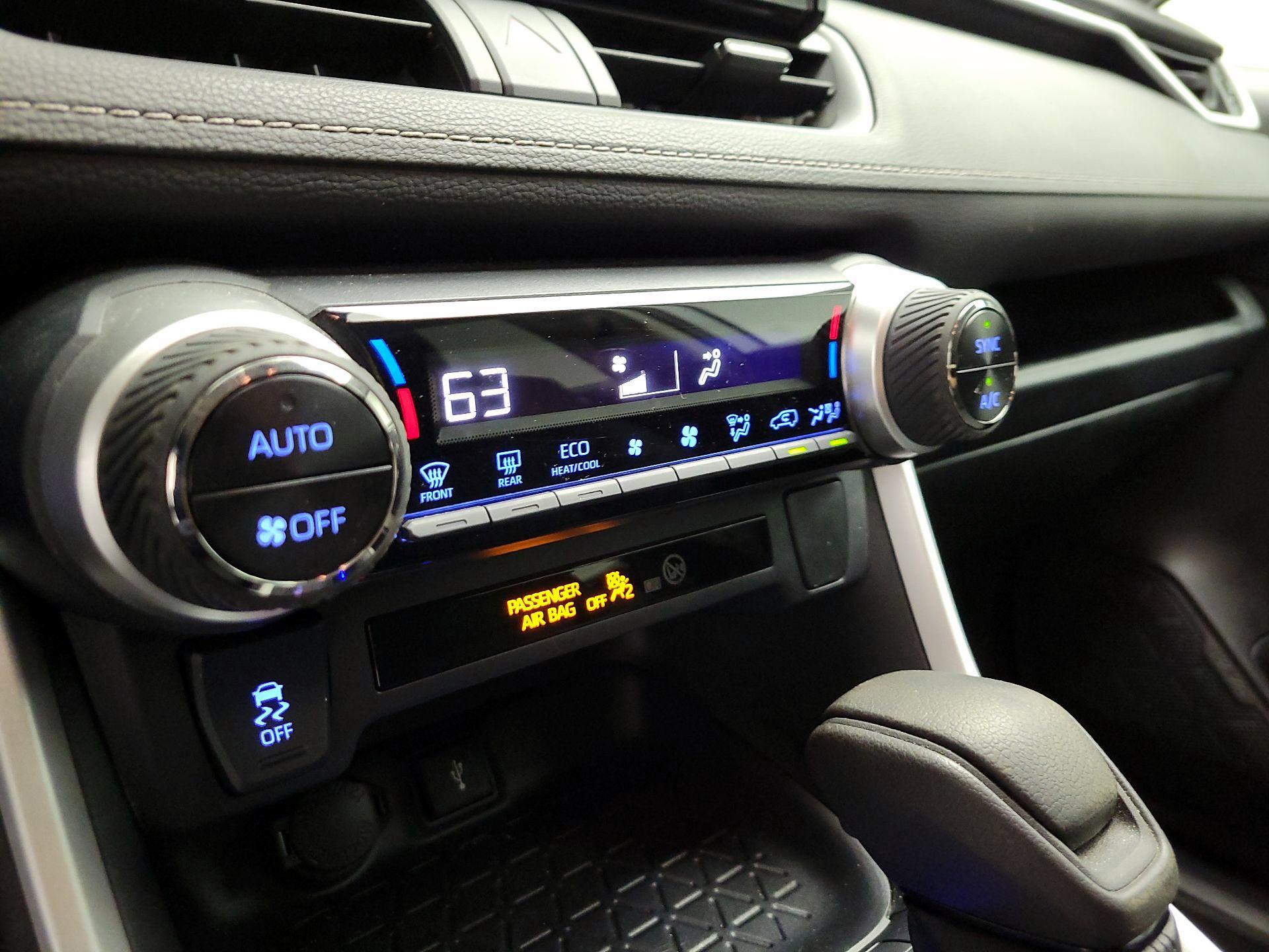 Thumbnail: 2020 Toyota RAV4 - 14