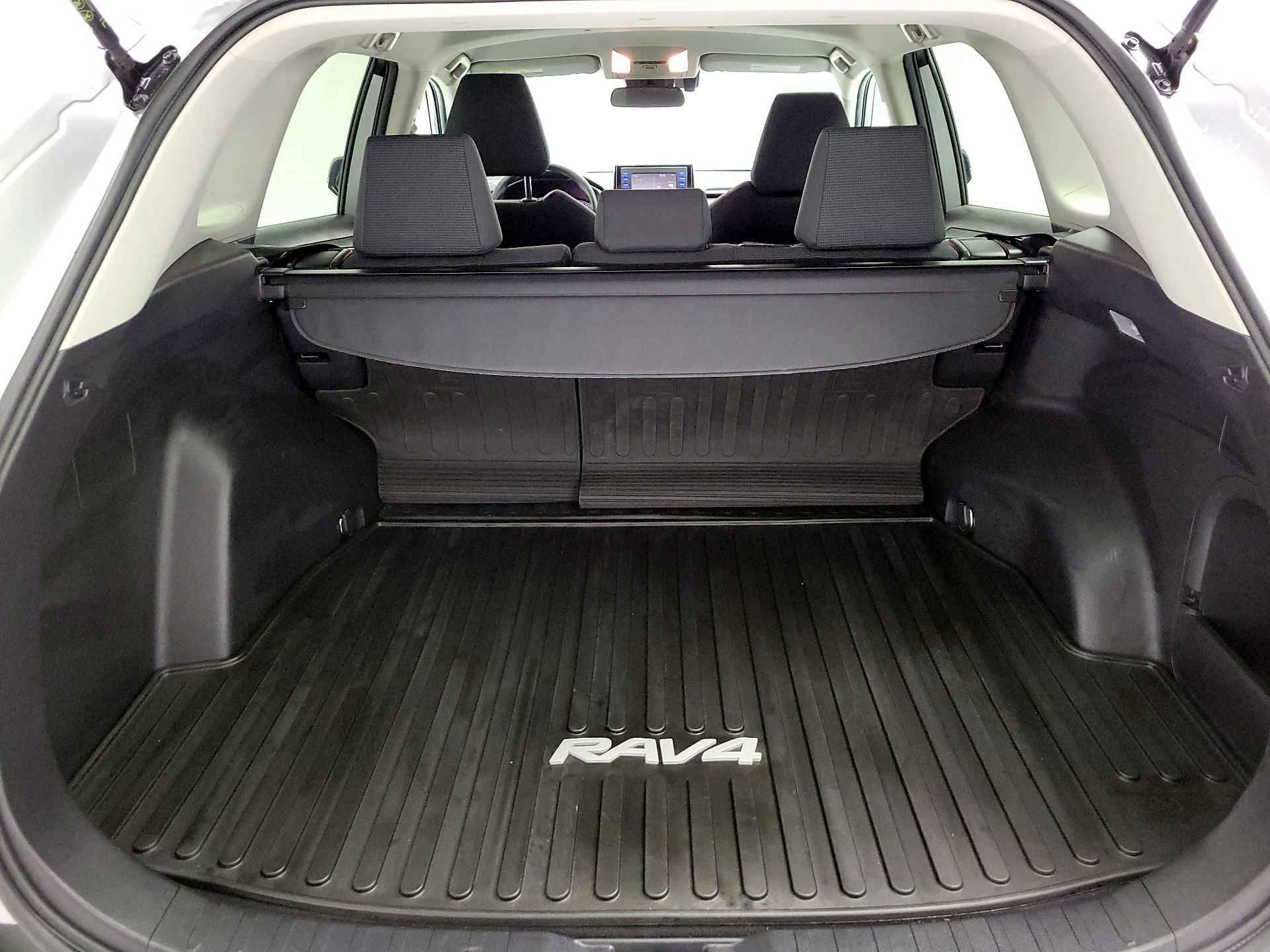 Thumbnail: 2020 Toyota RAV4 - 16