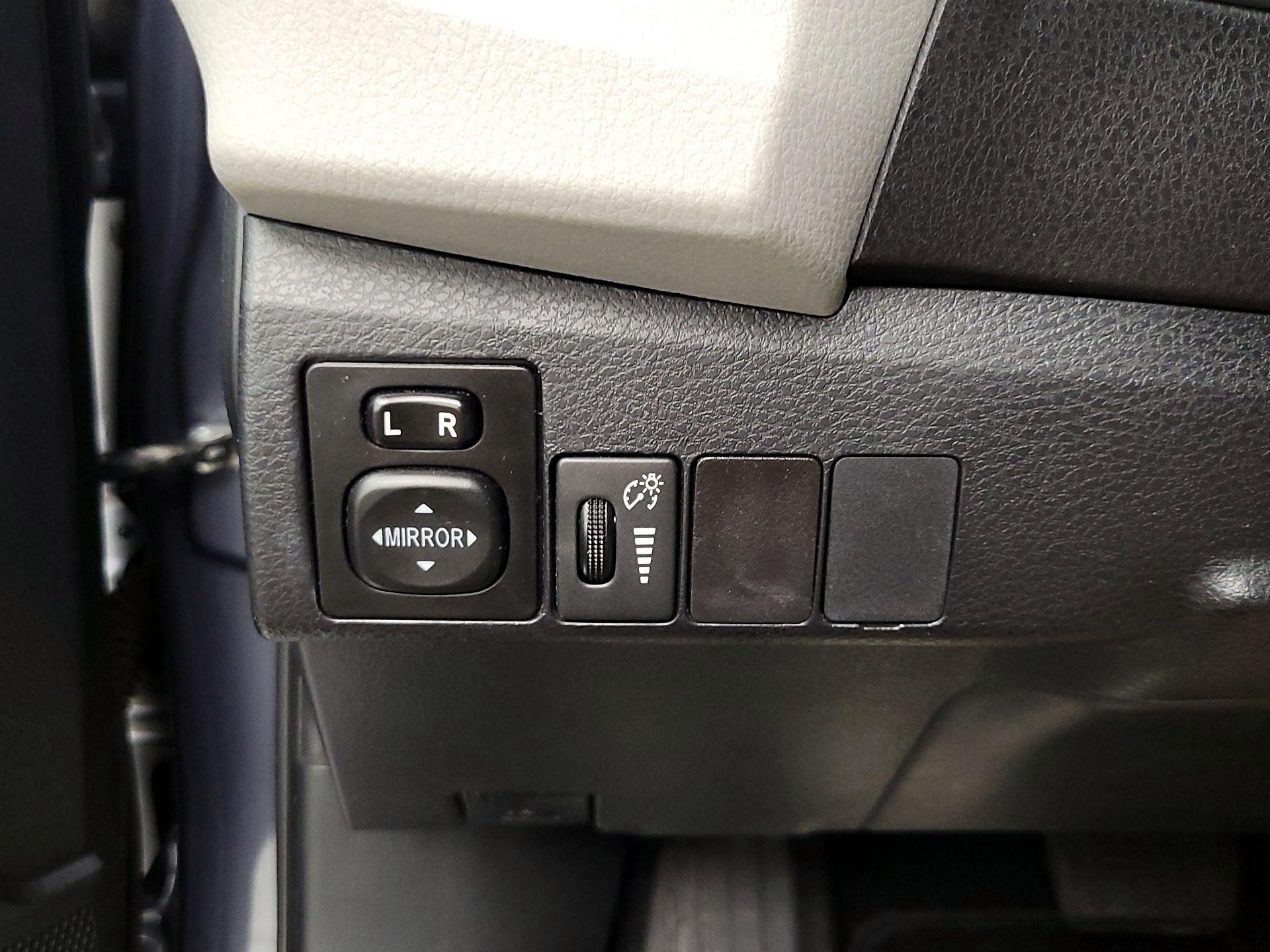 Thumbnail: 2015 Toyota Corolla - 13