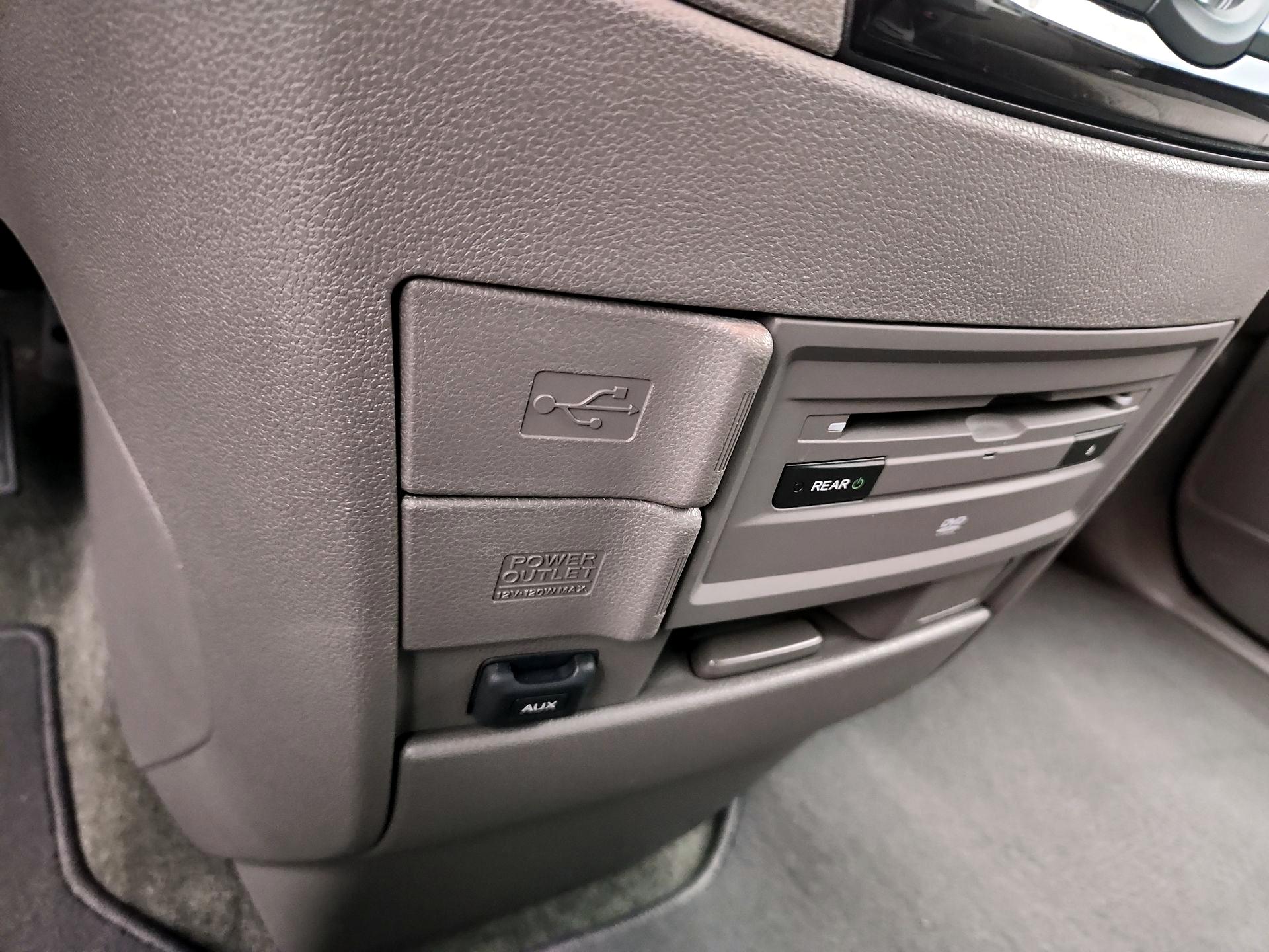 Thumbnail: 2017 Honda Odyssey - 18