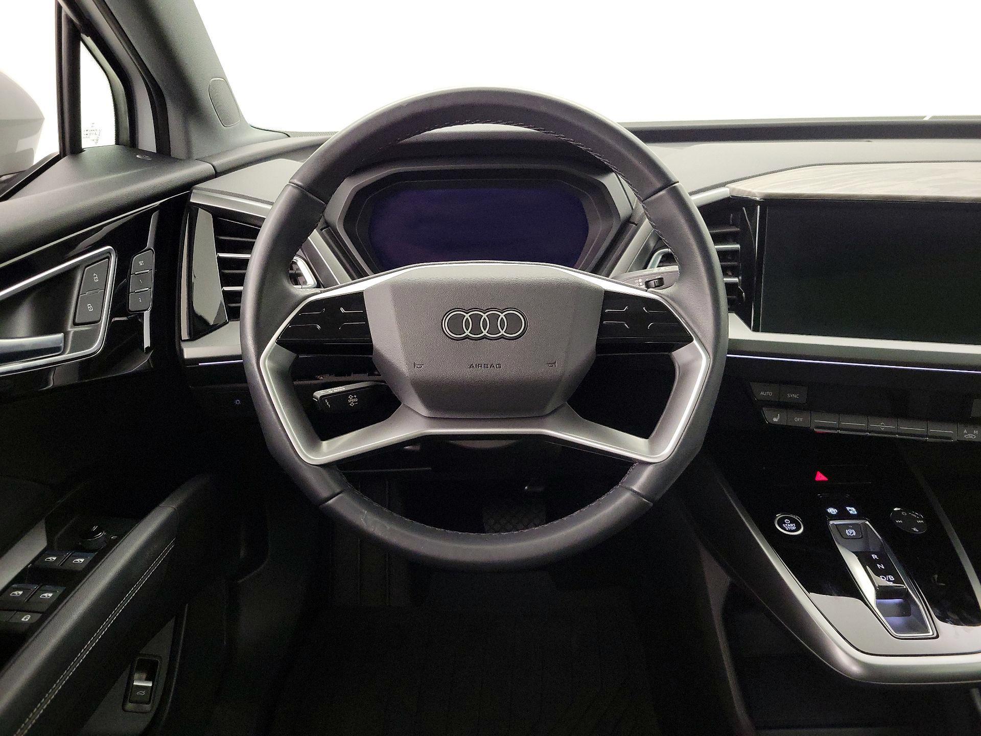 Thumbnail: 2022 Audi Q4 e-tron - 10