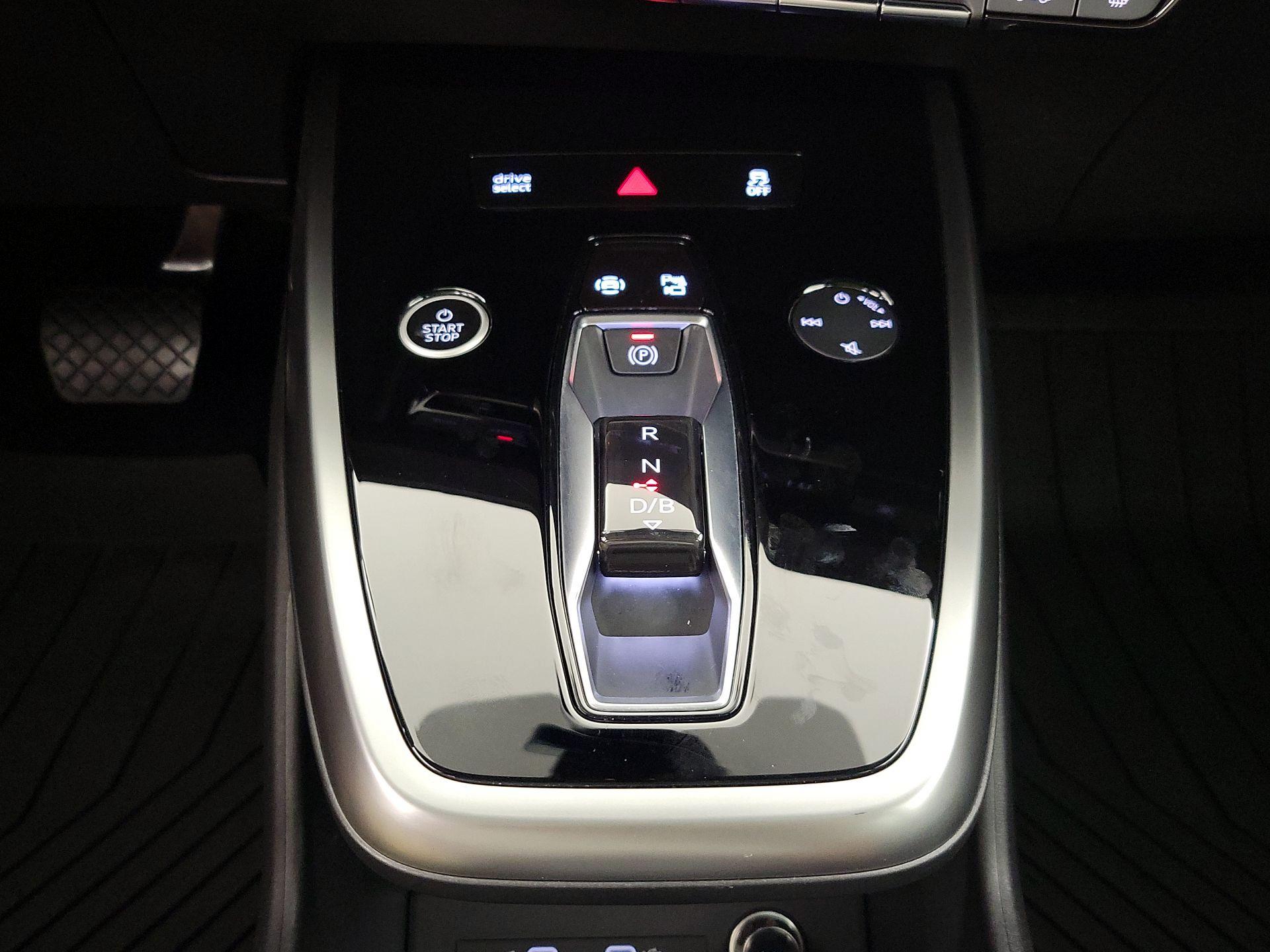 Thumbnail: 2022 Audi Q4 e-tron - 17