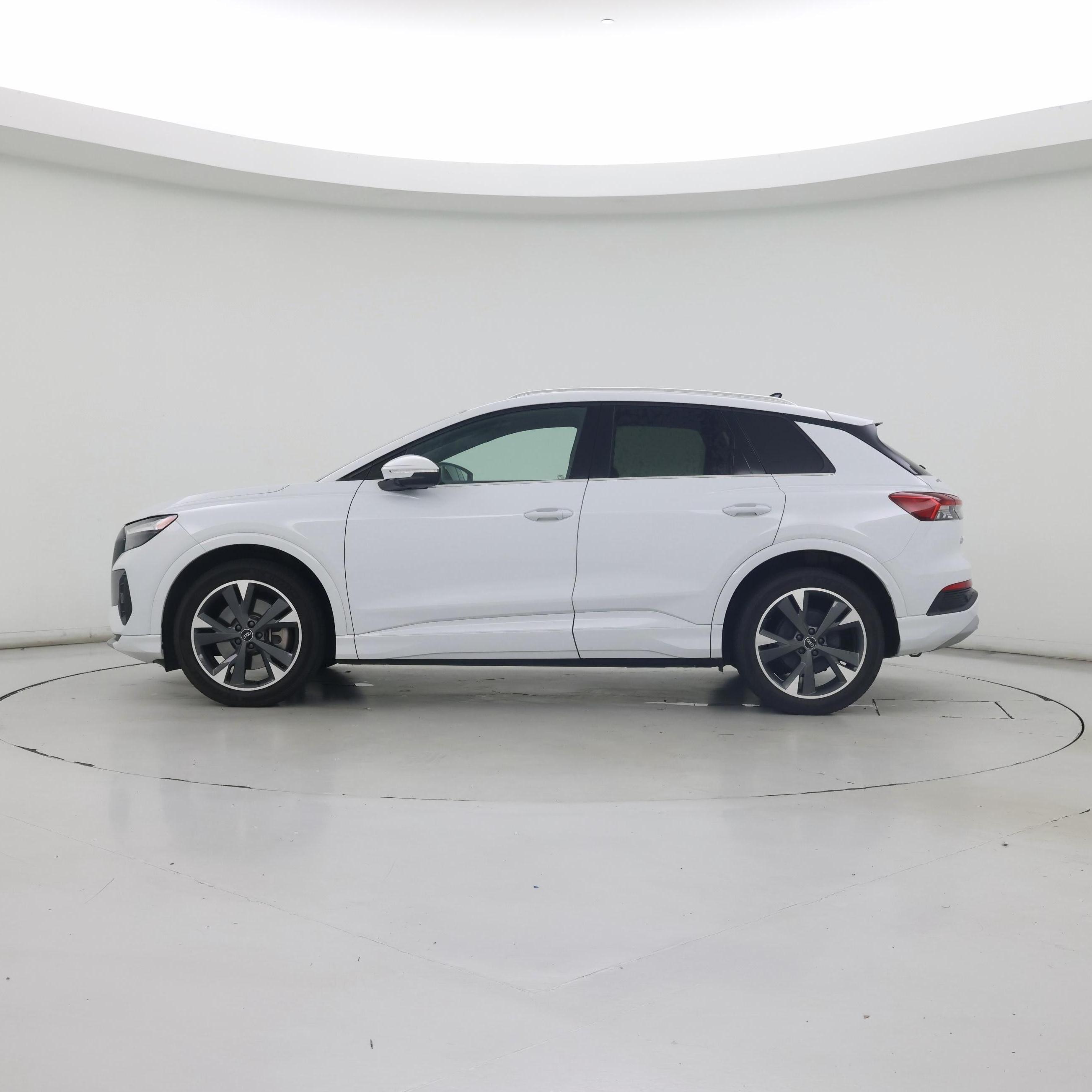 Thumbnail: 2022 Audi Q4 e-tron - 3