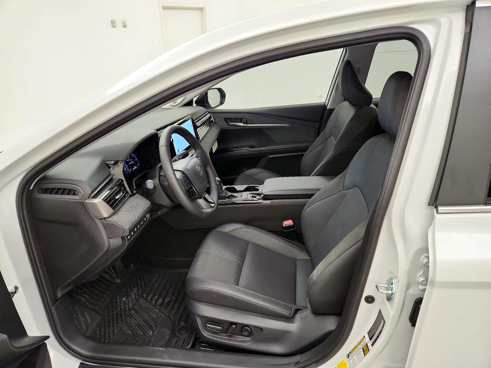 2026 Toyota Camry XLE - Photo 12